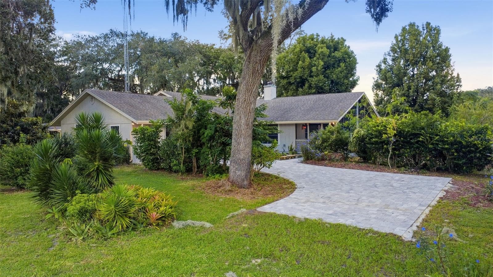 Main house - 41520 CHARM LAKE DR, UMATILLA