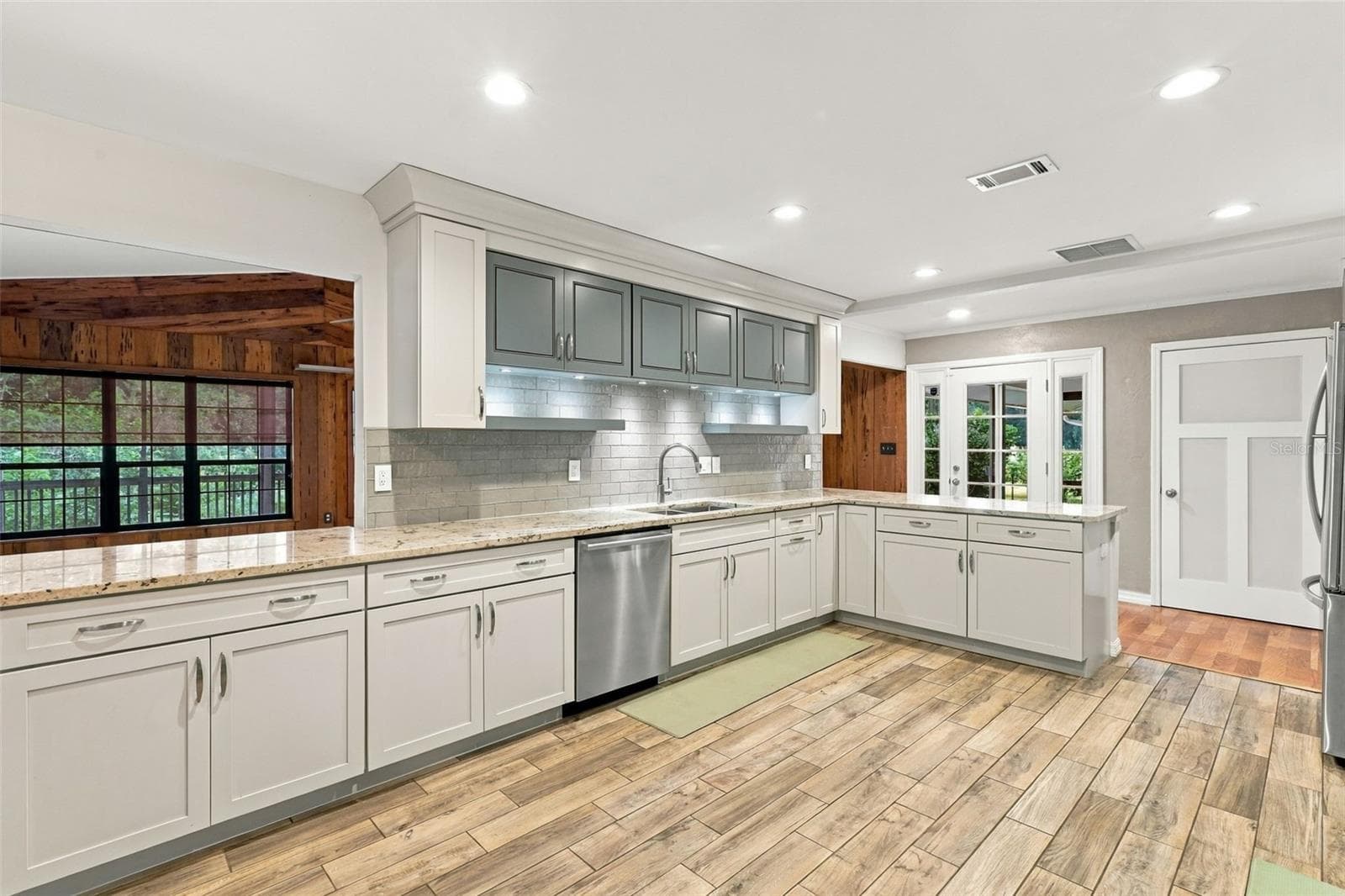 Main Kitchen Main house - 41520 CHARM LAKE DR, UMATILLA
