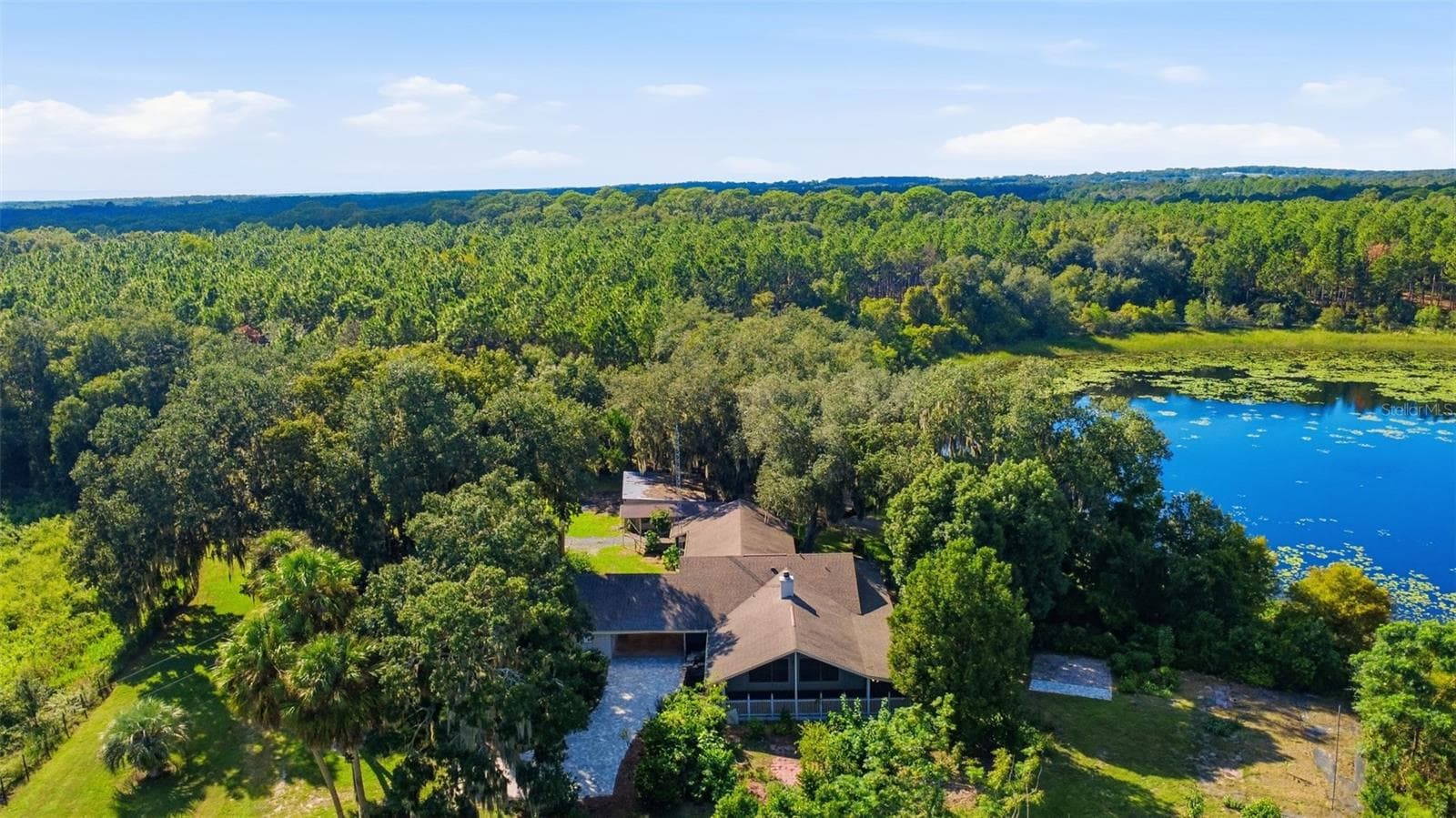 Main house - 41520 CHARM LAKE DR, UMATILLA