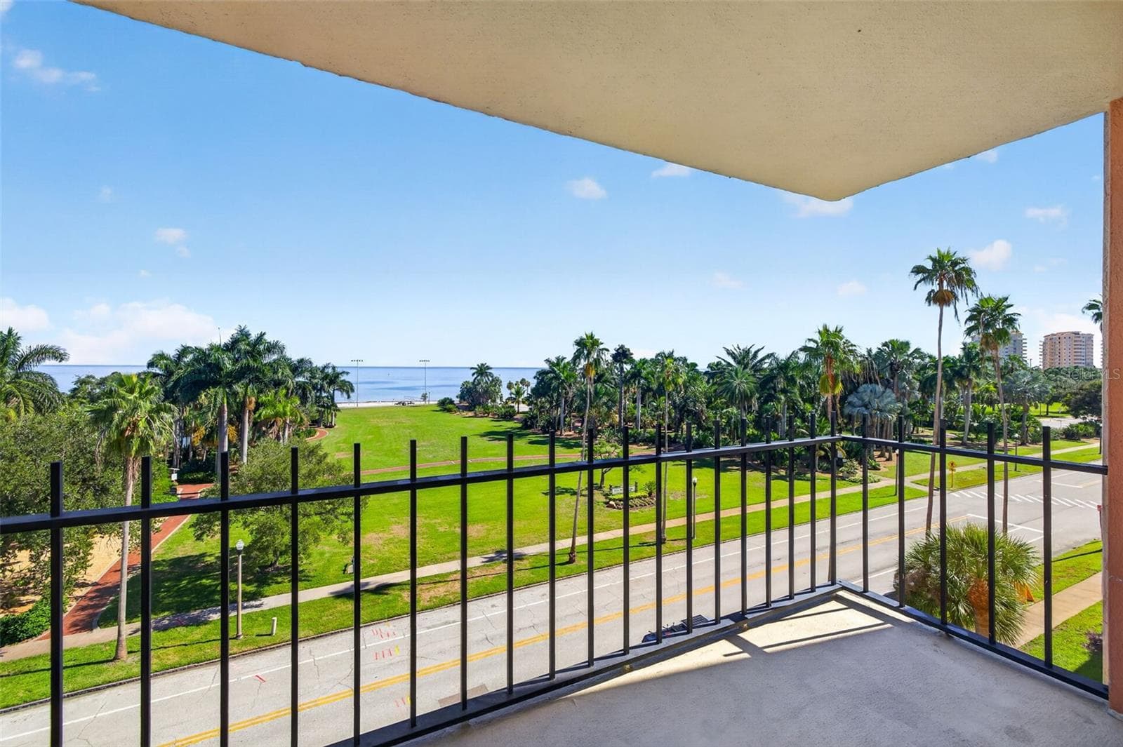 Condominium at 1120 N SHORE DR NE #502, ST PETERSBURG, photo 18 of 28