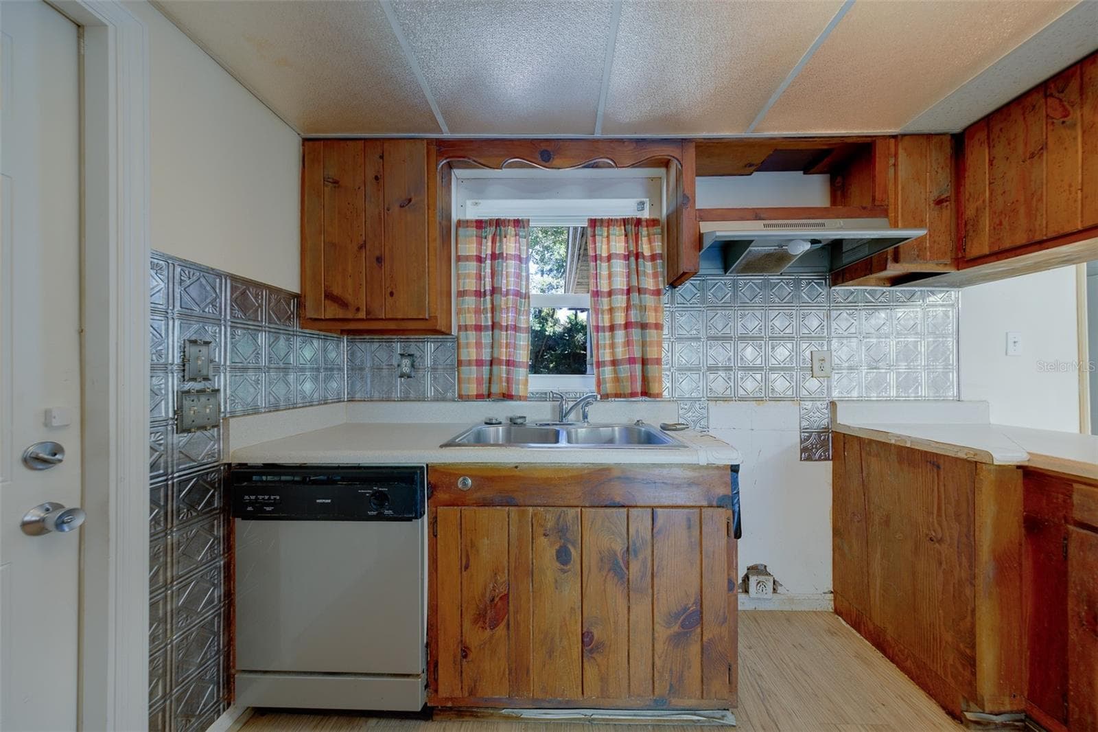 Single Family Residence at 811 69TH AVE S, ST PETERSBURG, photo 10 of 40