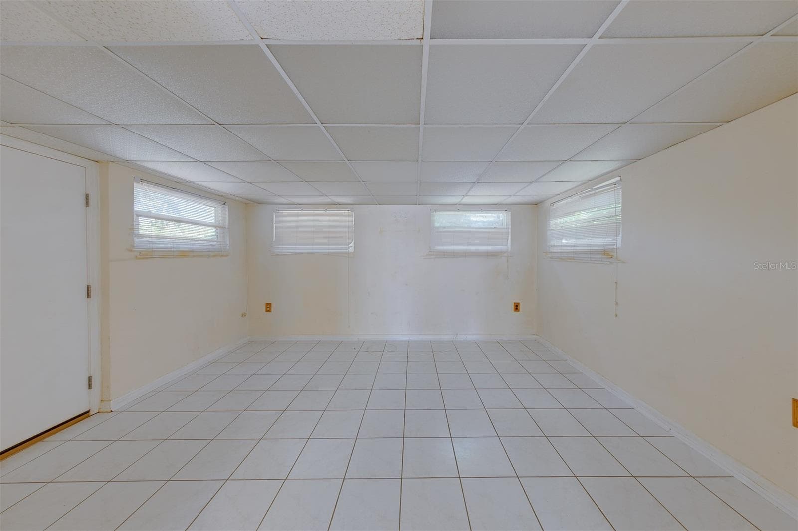 Single Family Residence at 811 69TH AVE S, ST PETERSBURG, photo 13 of 40