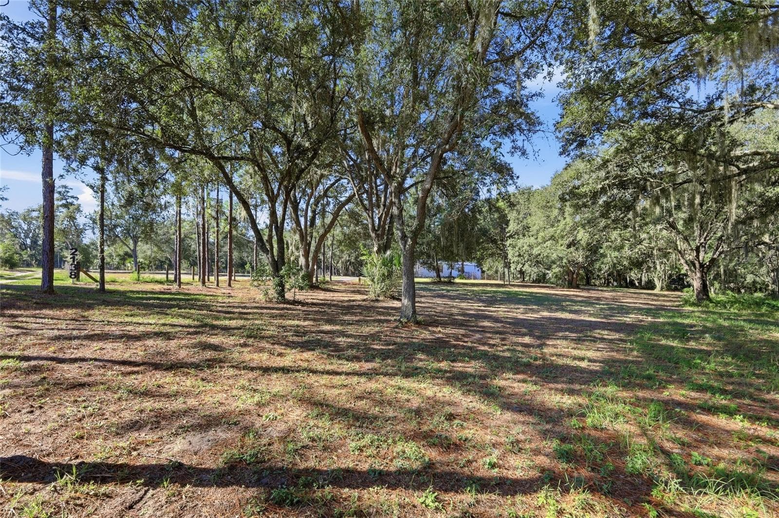 Front part of property - 2138 LAKE ELLA RD, FRUITLAND PARK