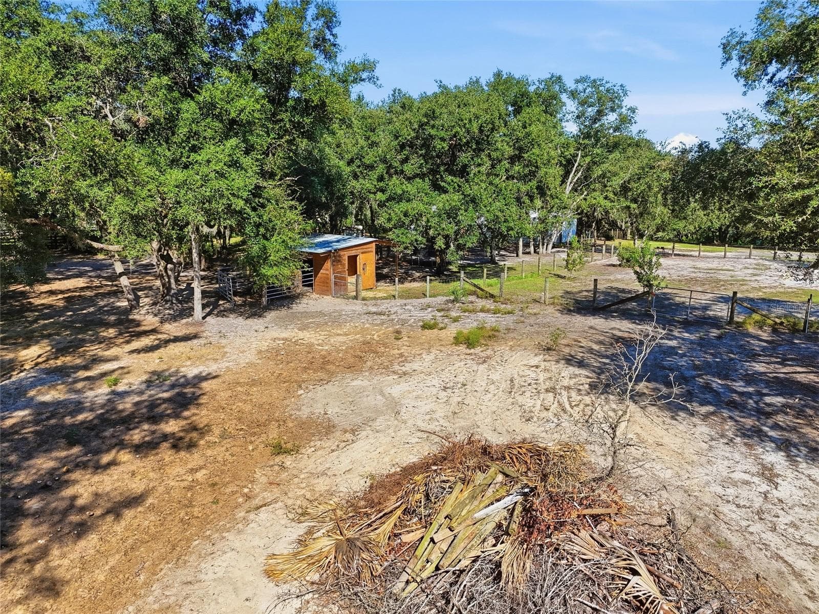 Side view of horse stall. 1 of 3 fenced in areas - 2138 LAKE ELLA RD, FRUITLAND PARK