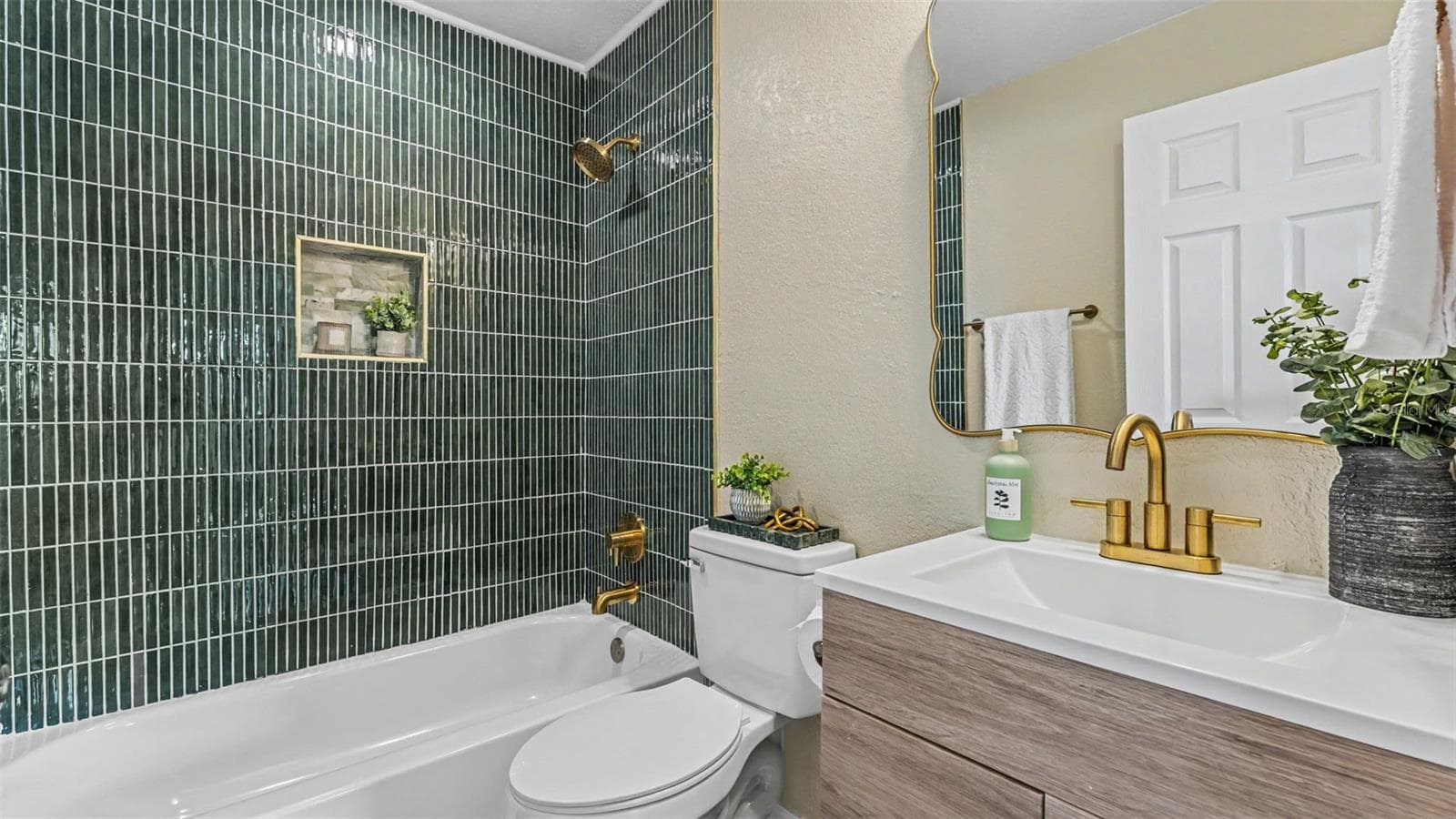 Bathroom 1 - 152 HATCHINEHA RD, HAINES CITY