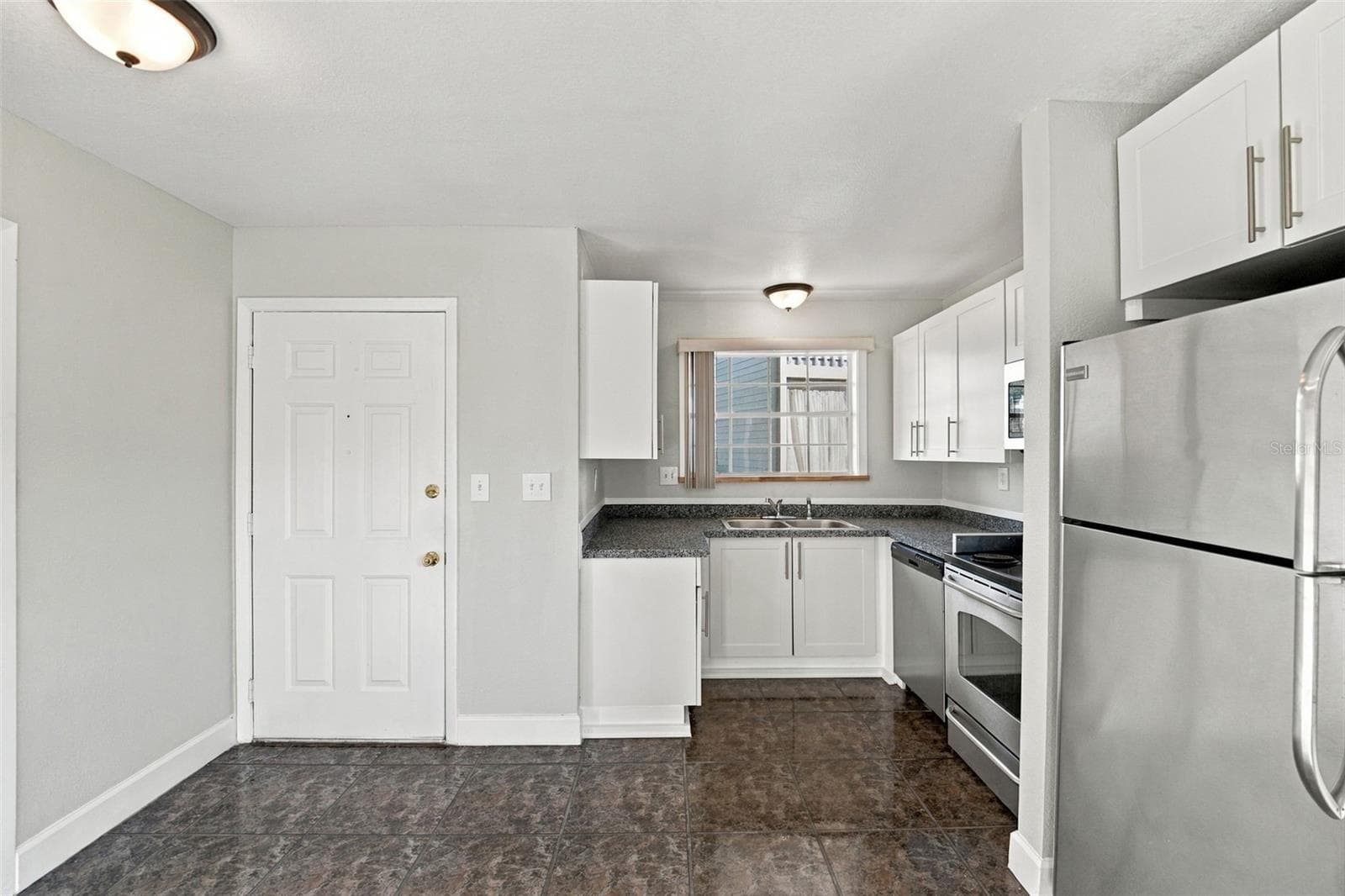KITCHEN - 313 DIRKSEN DR #G4, DEBARY