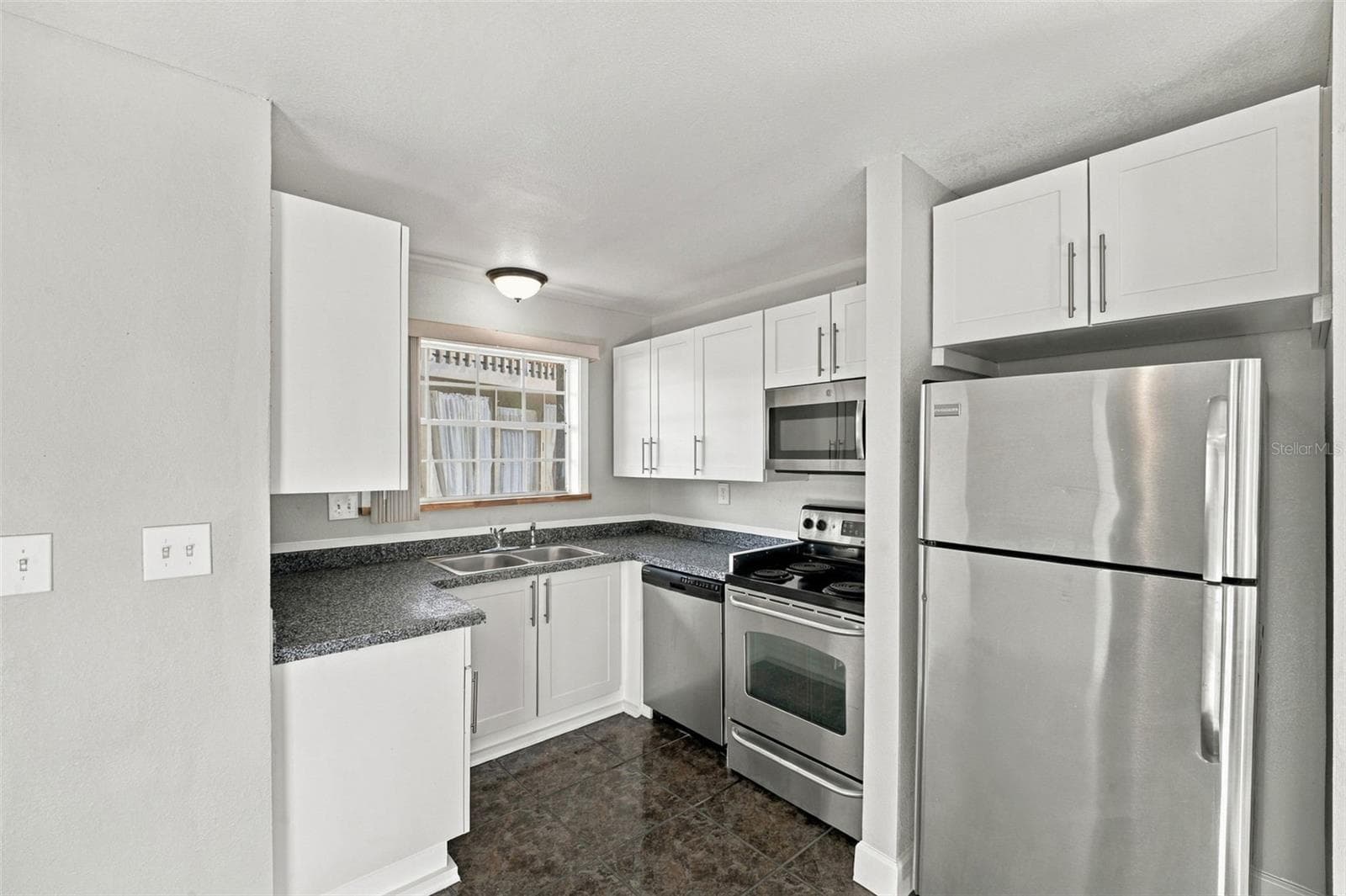 KITCHEN - 313 DIRKSEN DR #G4, DEBARY