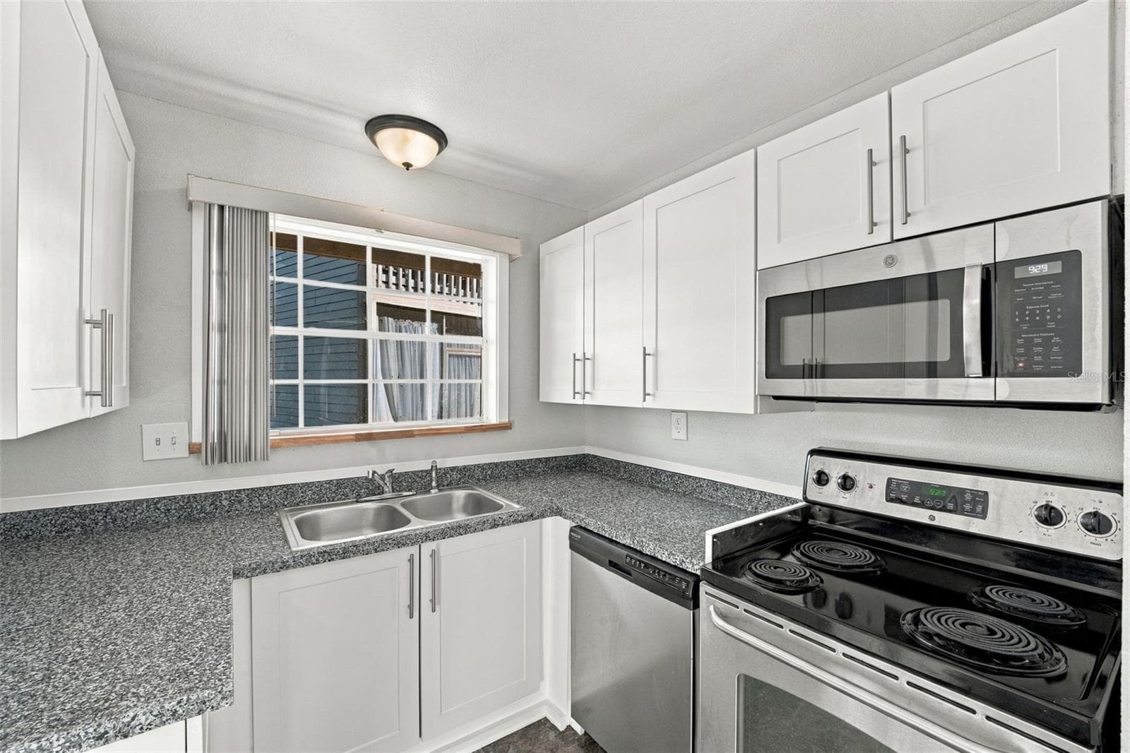 KITCHEN - 313 DIRKSEN DR #G4, DEBARY