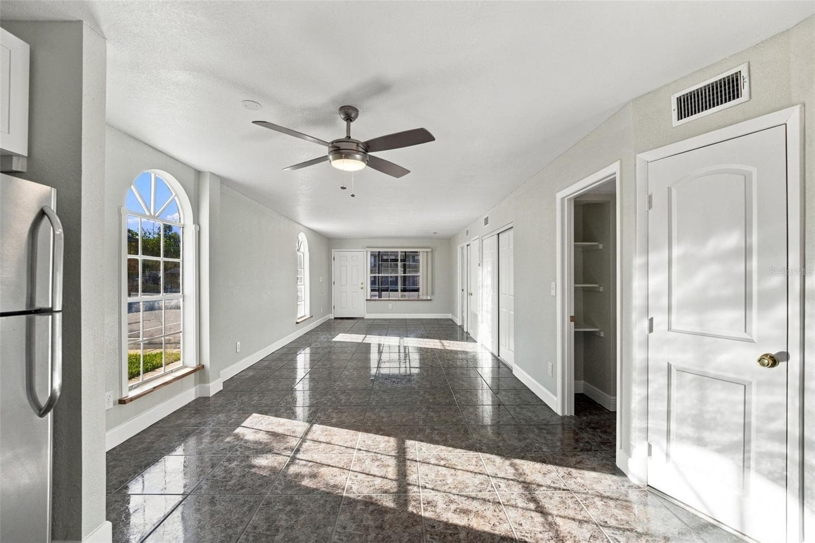 LIVING ROOM VIEW FROM KITCHEN - 313 DIRKSEN DR #G4, DEBARY