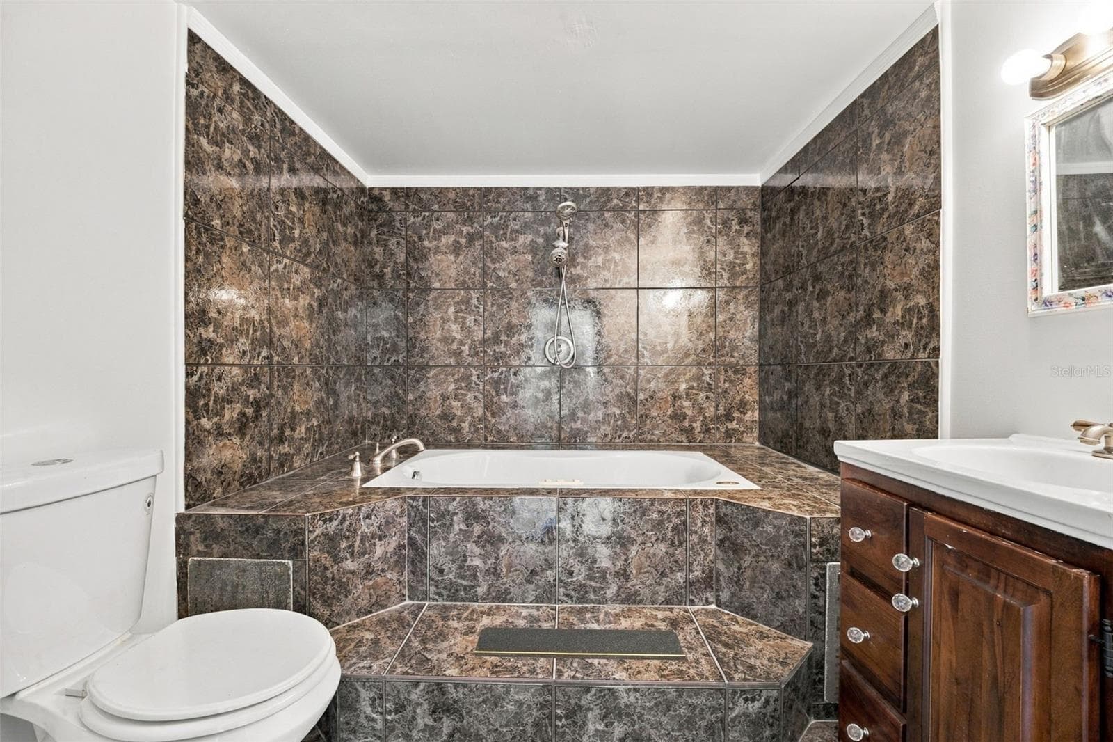 PRIMARY BATHROOM - 313 DIRKSEN DR #G4, DEBARY
