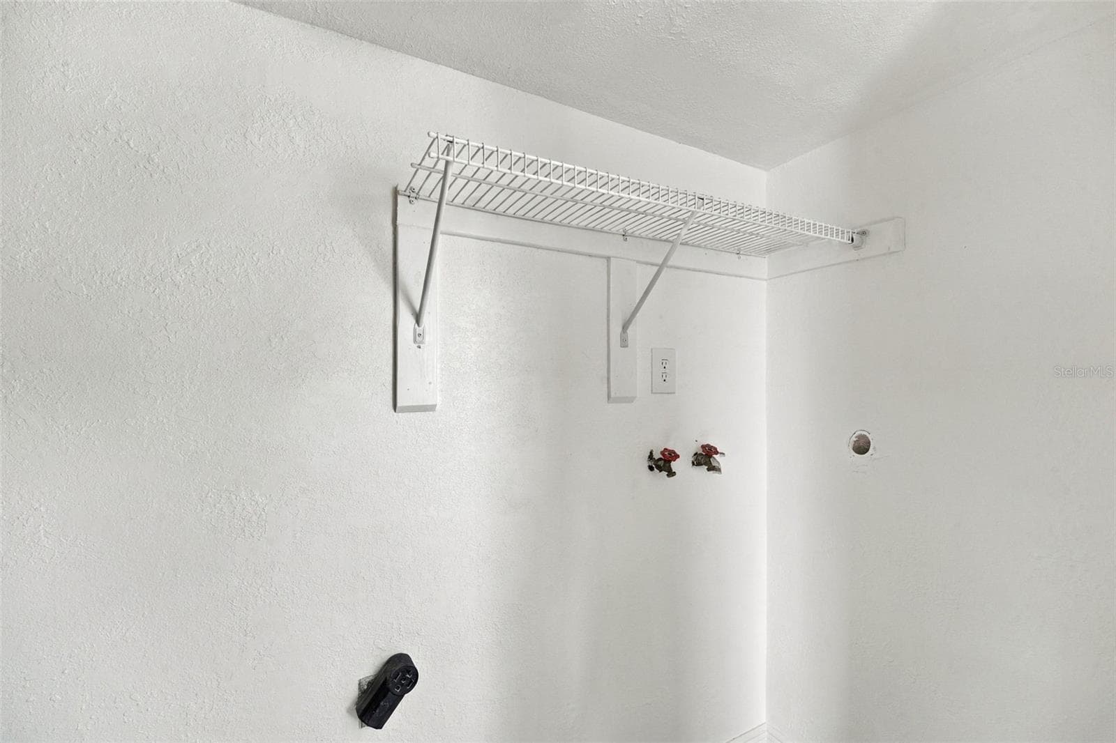 LAUNDRY CLOSET - 313 DIRKSEN DR #G4, DEBARY