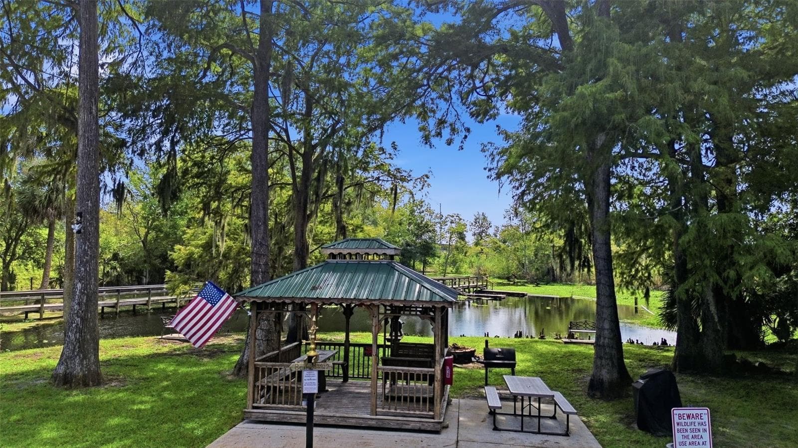 COMMUNITY GAZEBO - 313 DIRKSEN DR #G4, DEBARY