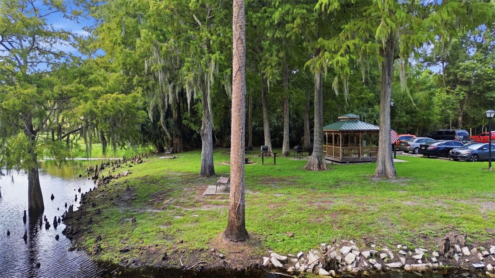 RIVER FRONT AREA - 313 DIRKSEN DR #G4, DEBARY