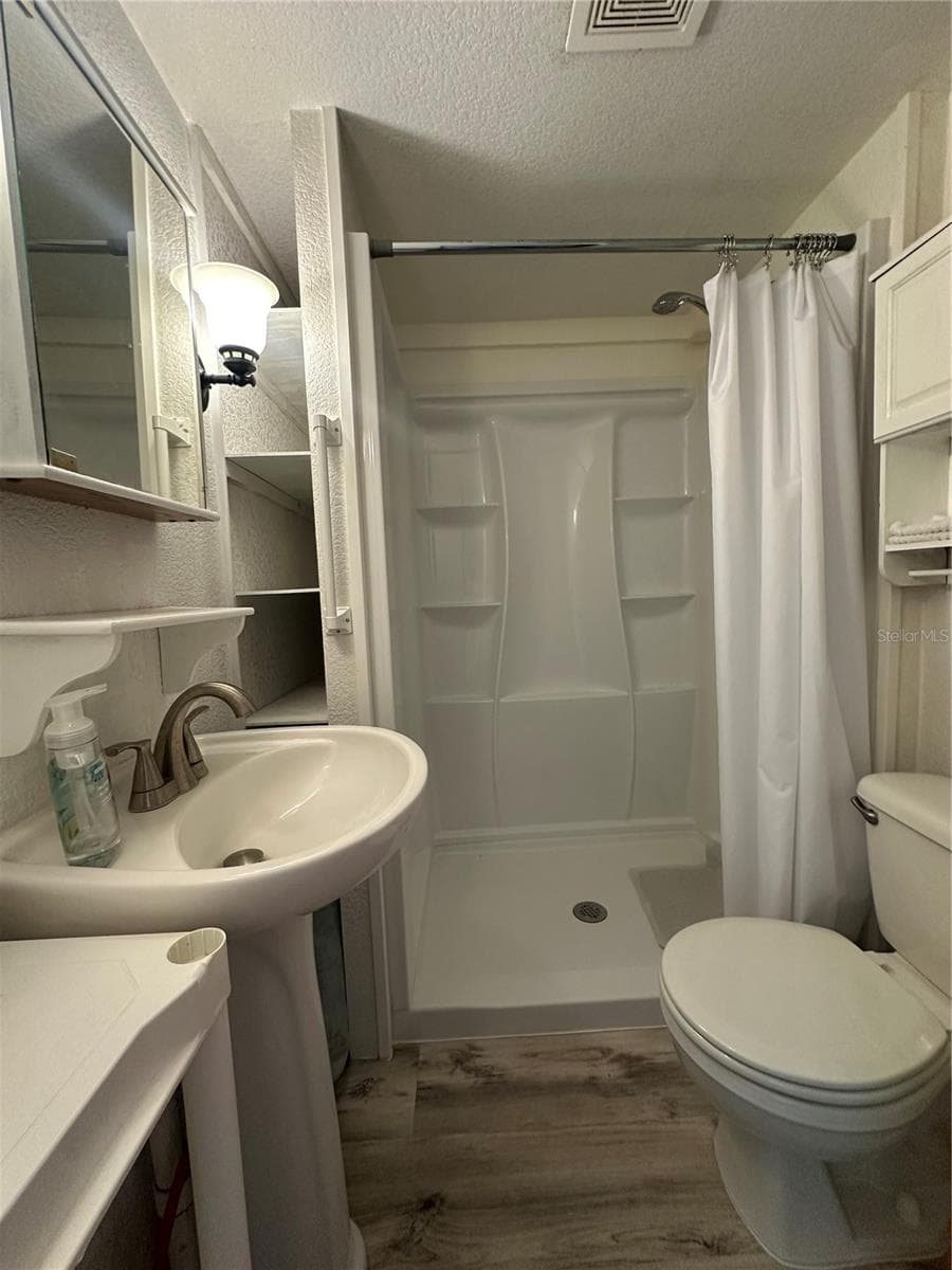 Mobile Home at 558 SINCLAIR CIR, TAVARES, photo 13 of 15