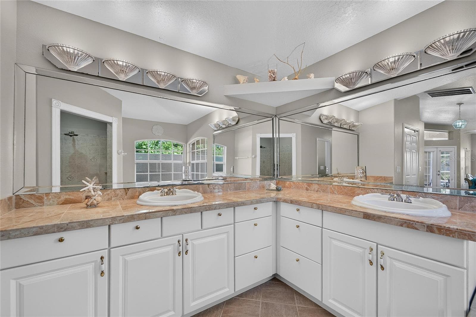 Double vanity garden bath - 0 OLCOTT DR, WESLEY CHAPEL