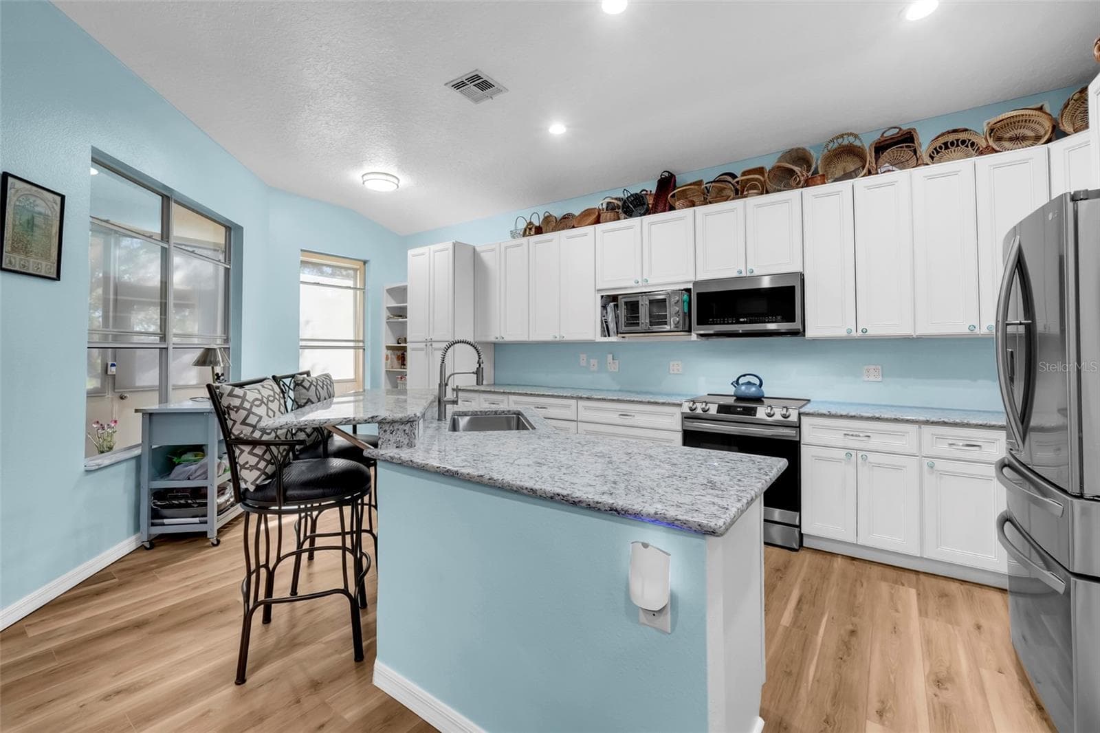 Kitchen with Island - 4377 SAMBOURNE ST, CLERMONT