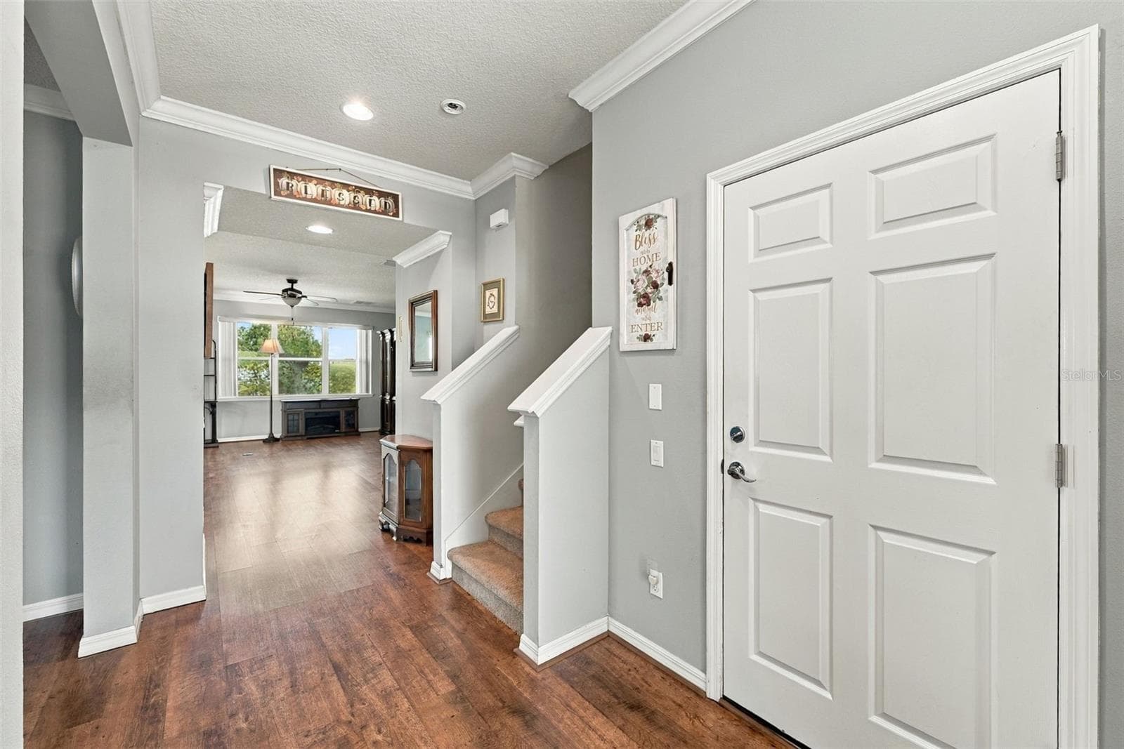 Front Hallway - 536 GRANDE DR, DAVENPORT
