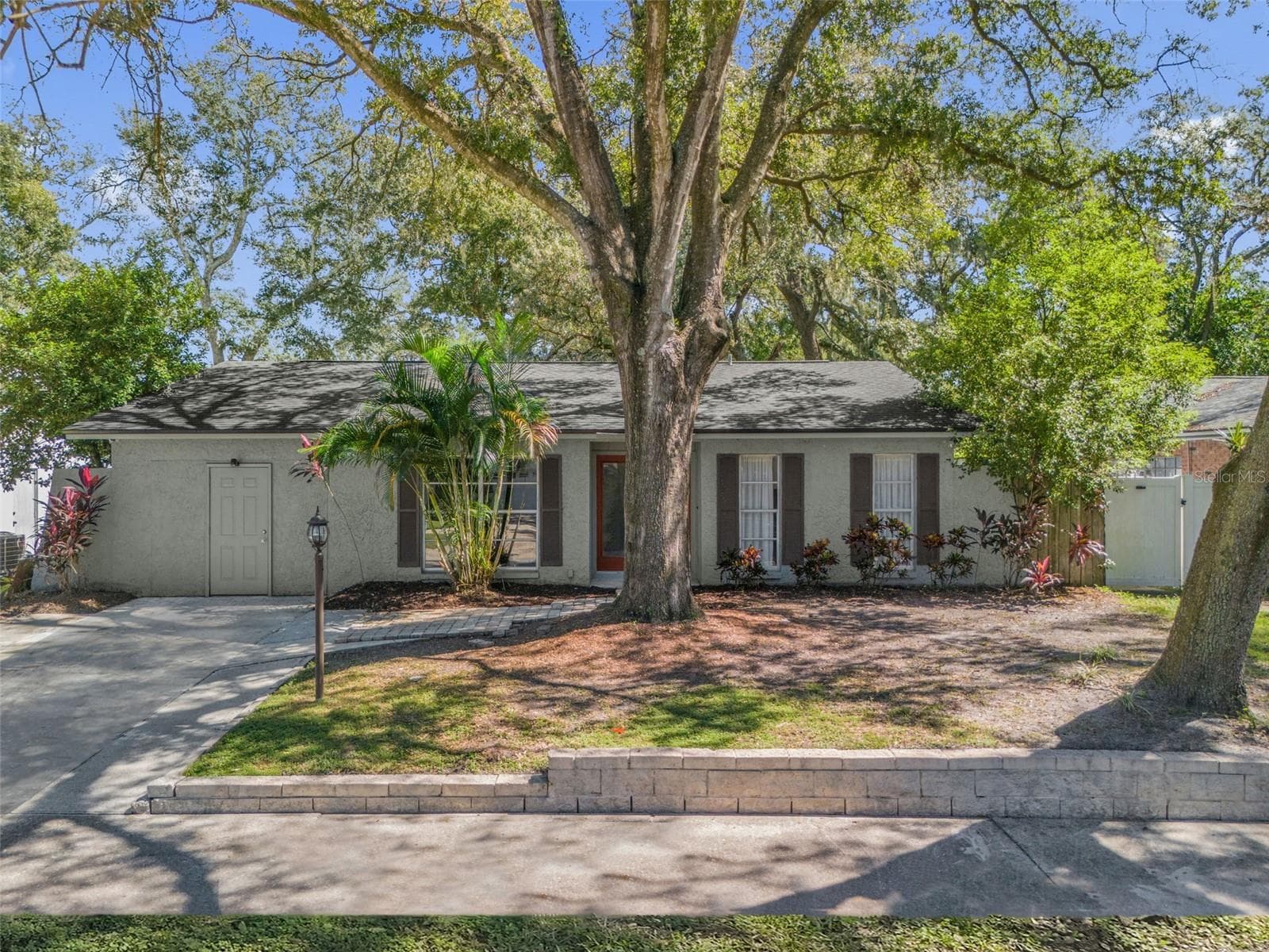 9627 HIDDEN OAKS CIR