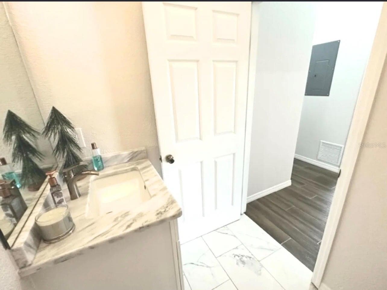 Condominium at 306 EAGLE POND DRIVE #306, WINTER HAVEN, photo 4 of 27