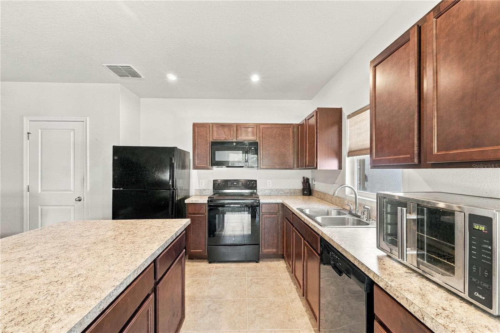 Single Family Residence at 1354 HAINES DR, WINTER HAVEN, photo 6 of 21