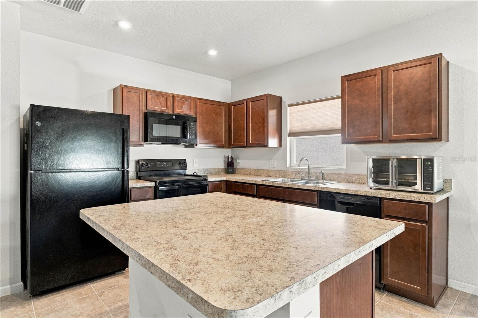 Single Family Residence at 1354 HAINES DR, WINTER HAVEN, photo 8 of 21