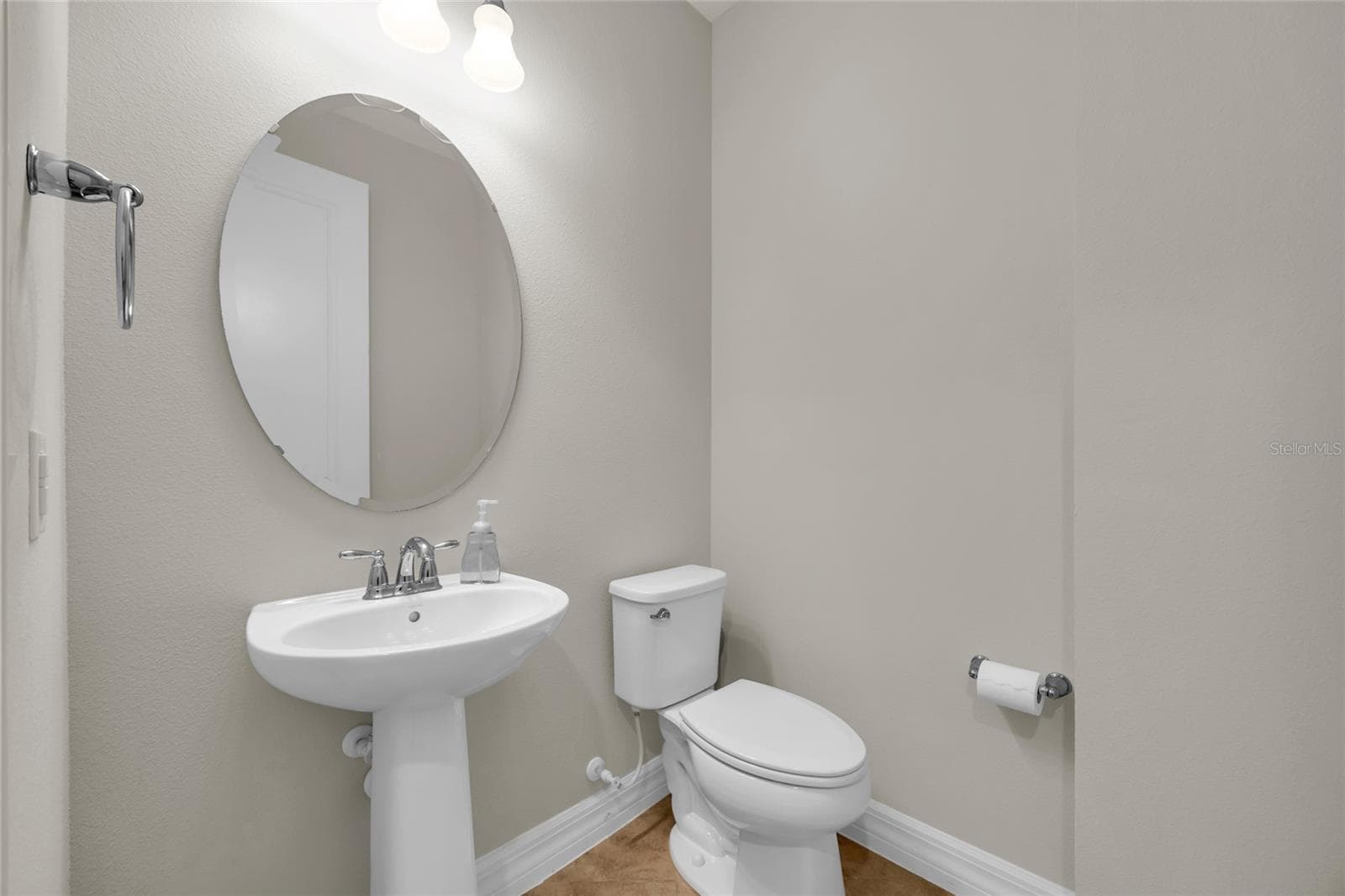 Single Family Residence at 10713 BERRY CREEK RD, ORLANDO, photo 10 of 48