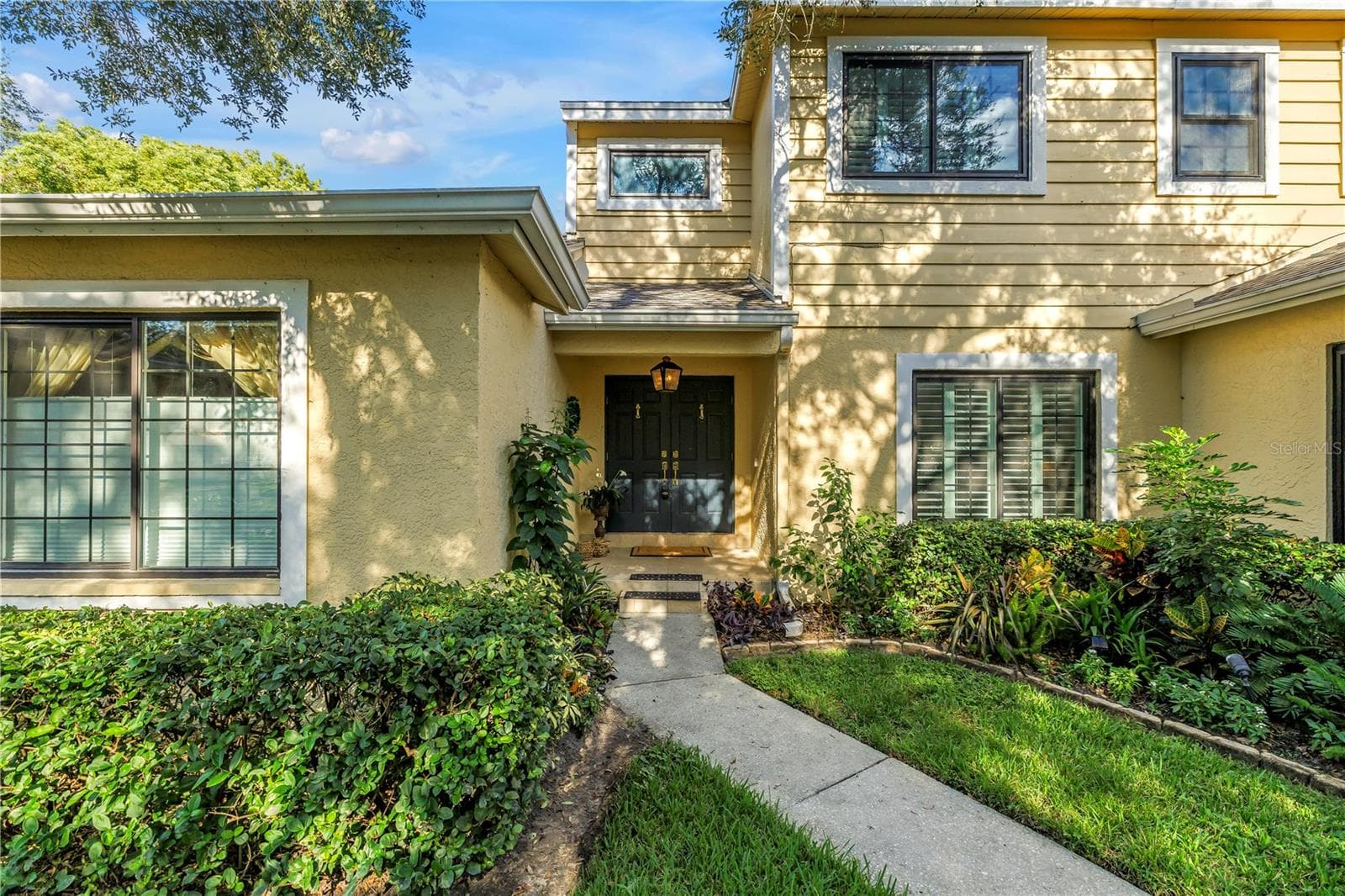 868 GLADES CT NE