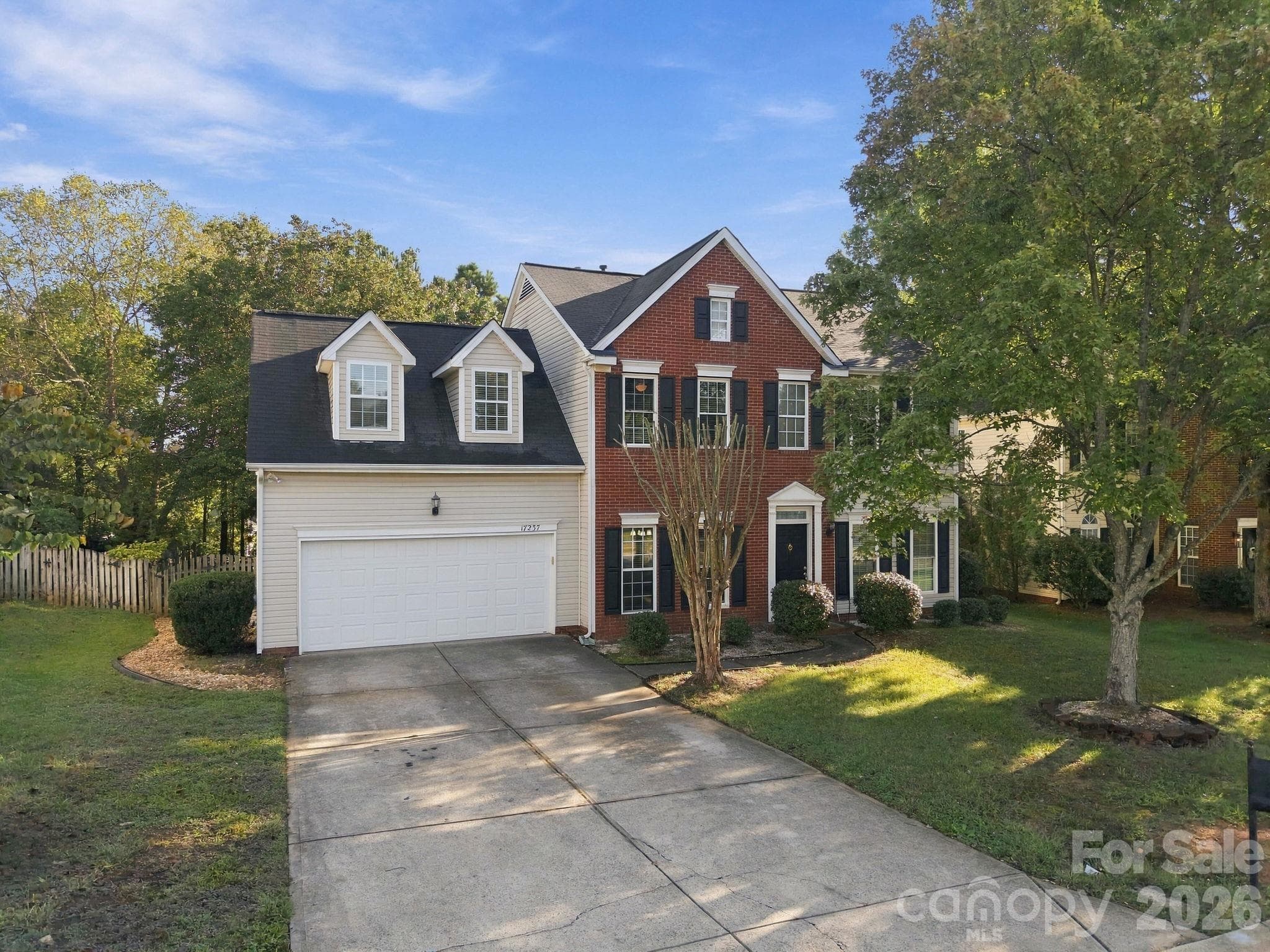 Single Family Residence at 17237 Baldwin Hall Drive, Charlotte, photo 3 of 26