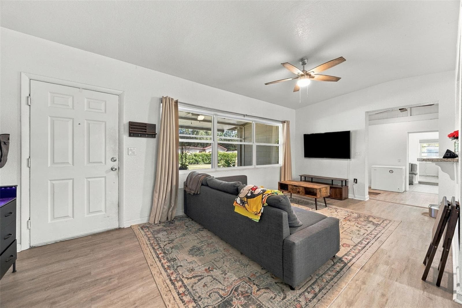 Single Family Residence at 133 E LAUREN CT, FERN PARK, photo 6 of 49