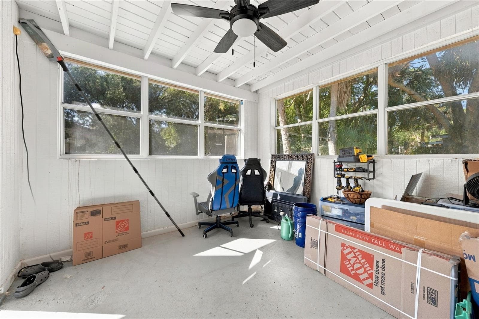 Enclosed back porch - 133 E LAUREN CT, FERN PARK