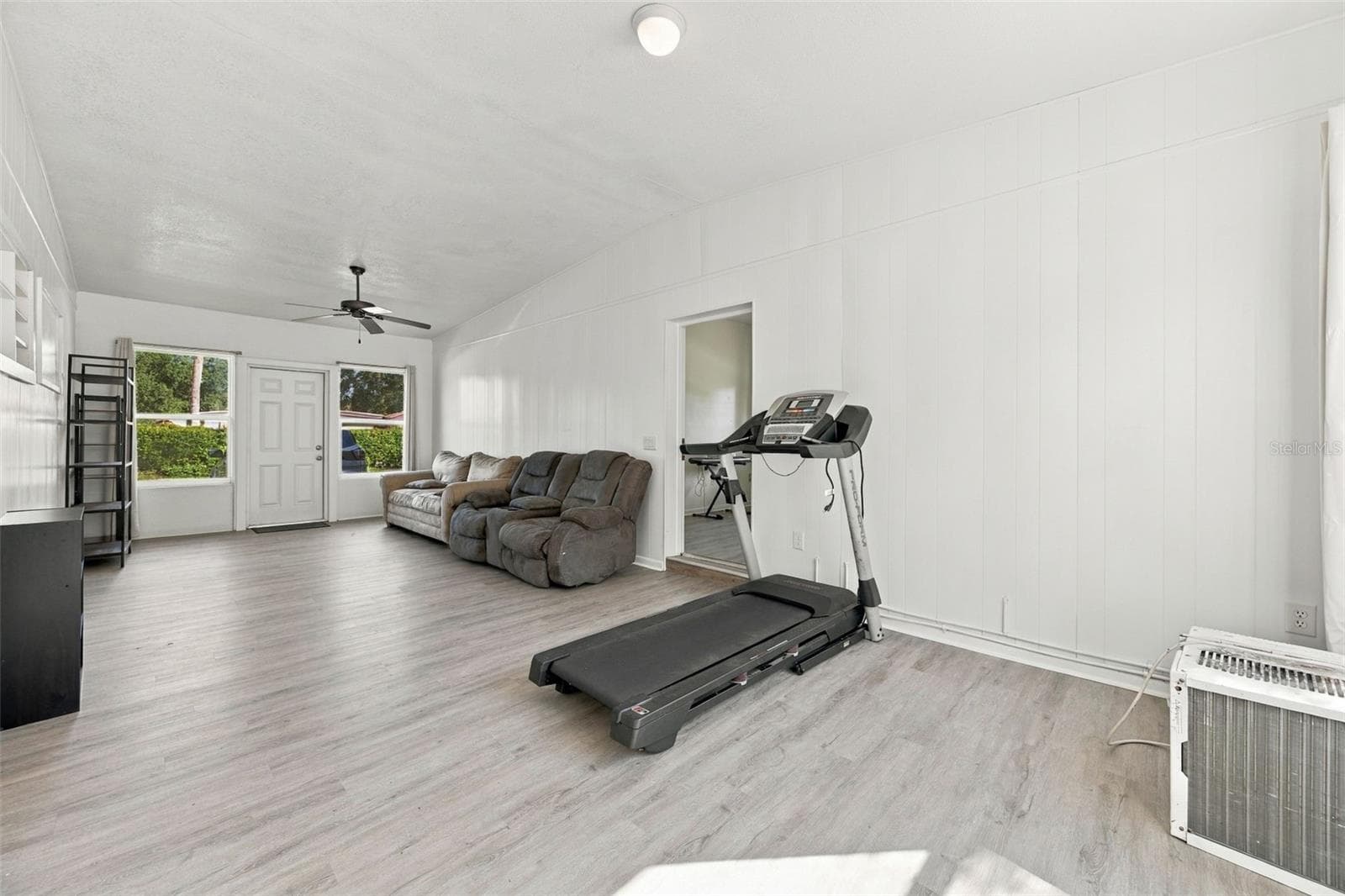 Private back entry way to MIL ensuite - 133 E LAUREN CT, FERN PARK