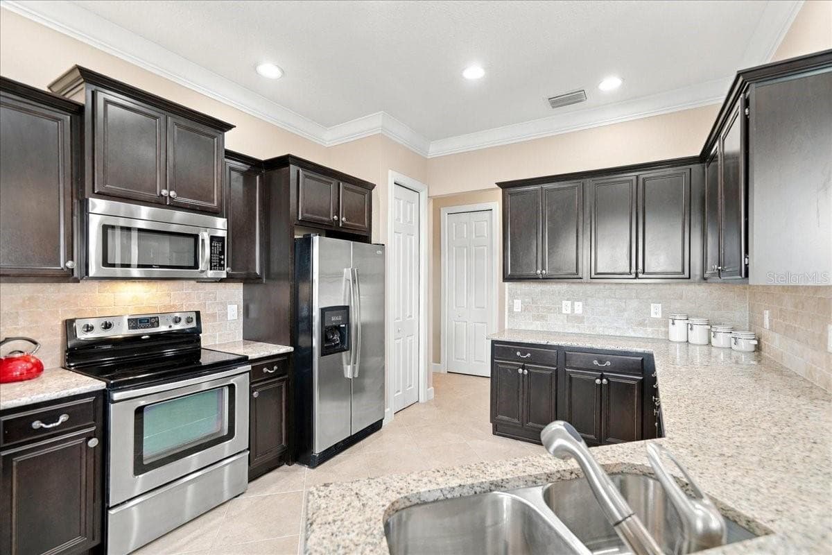 Villa at 13121 CREEKSIDE LN, PORT CHARLOTTE, photo 10 of 62