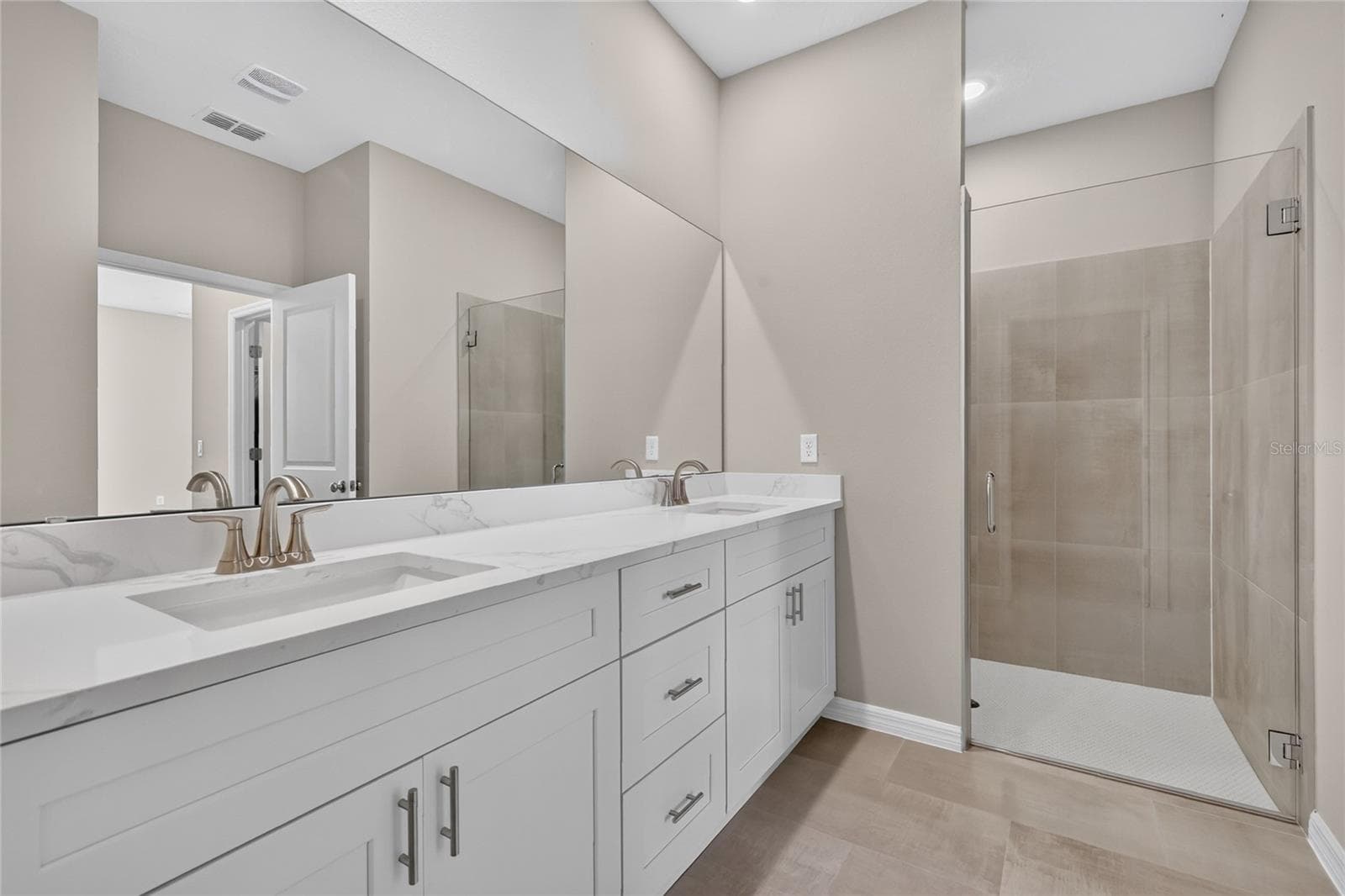 Primary bath room/dual sinks and walk in shower - 41428 ROYAL TRAILS RD, EUSTIS