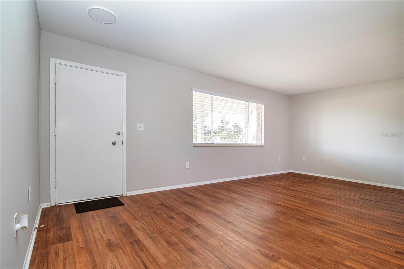 Entrance to Living Room - 1507 N LAKE DR, SUN CITY CENTER