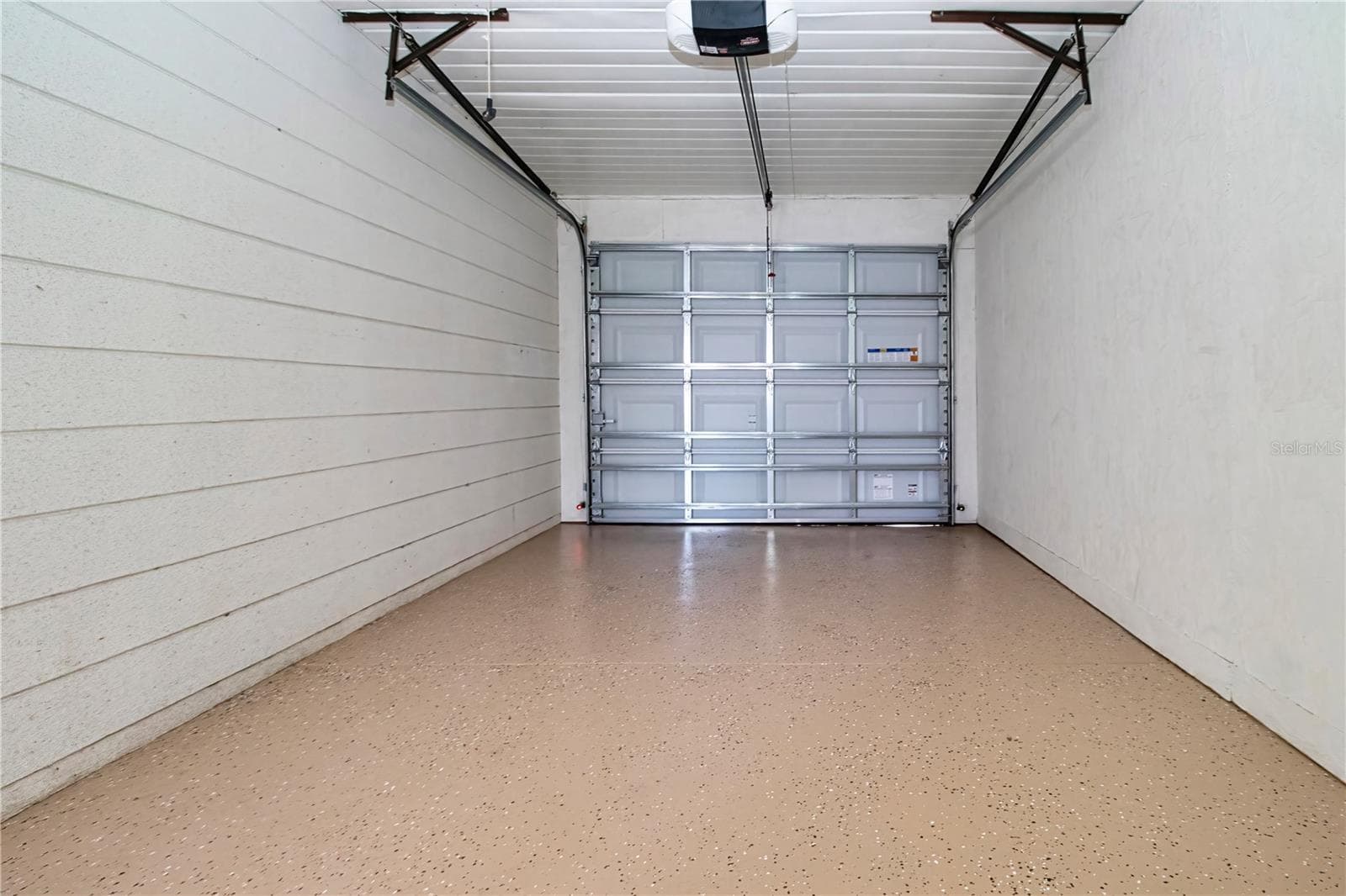 Garage - 1507 N LAKE DR, SUN CITY CENTER