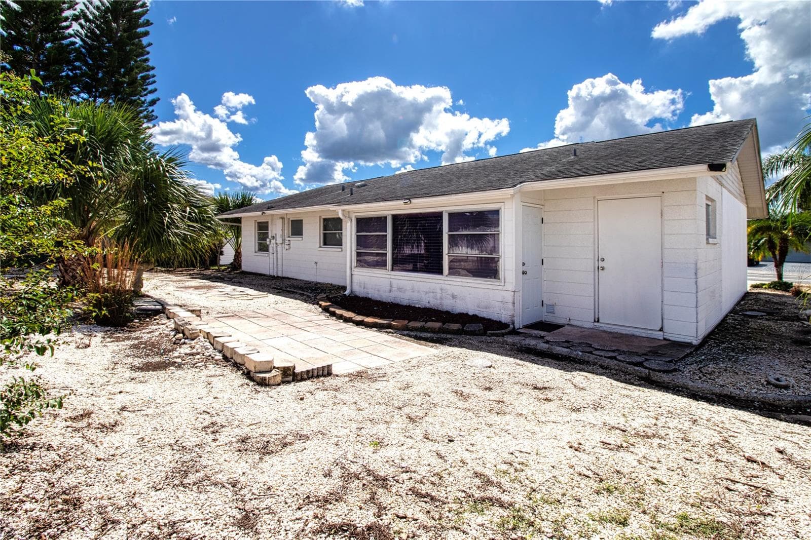 Back of house - 1507 N LAKE DR, SUN CITY CENTER