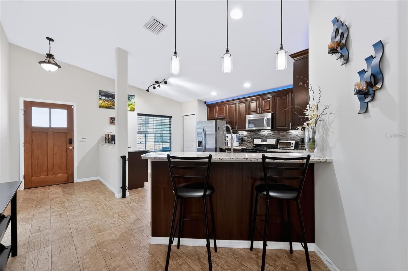 Single Family Residence at 105 SAN LORENZO CT, BRADENTON, photo 14 of 42