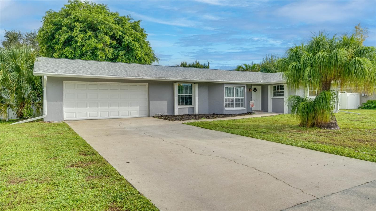 Take note of the new(er) roof and the new(er) bay window. The garage is oversized. 540 SF! - 909 SE 27TH ST, CAPE CORAL