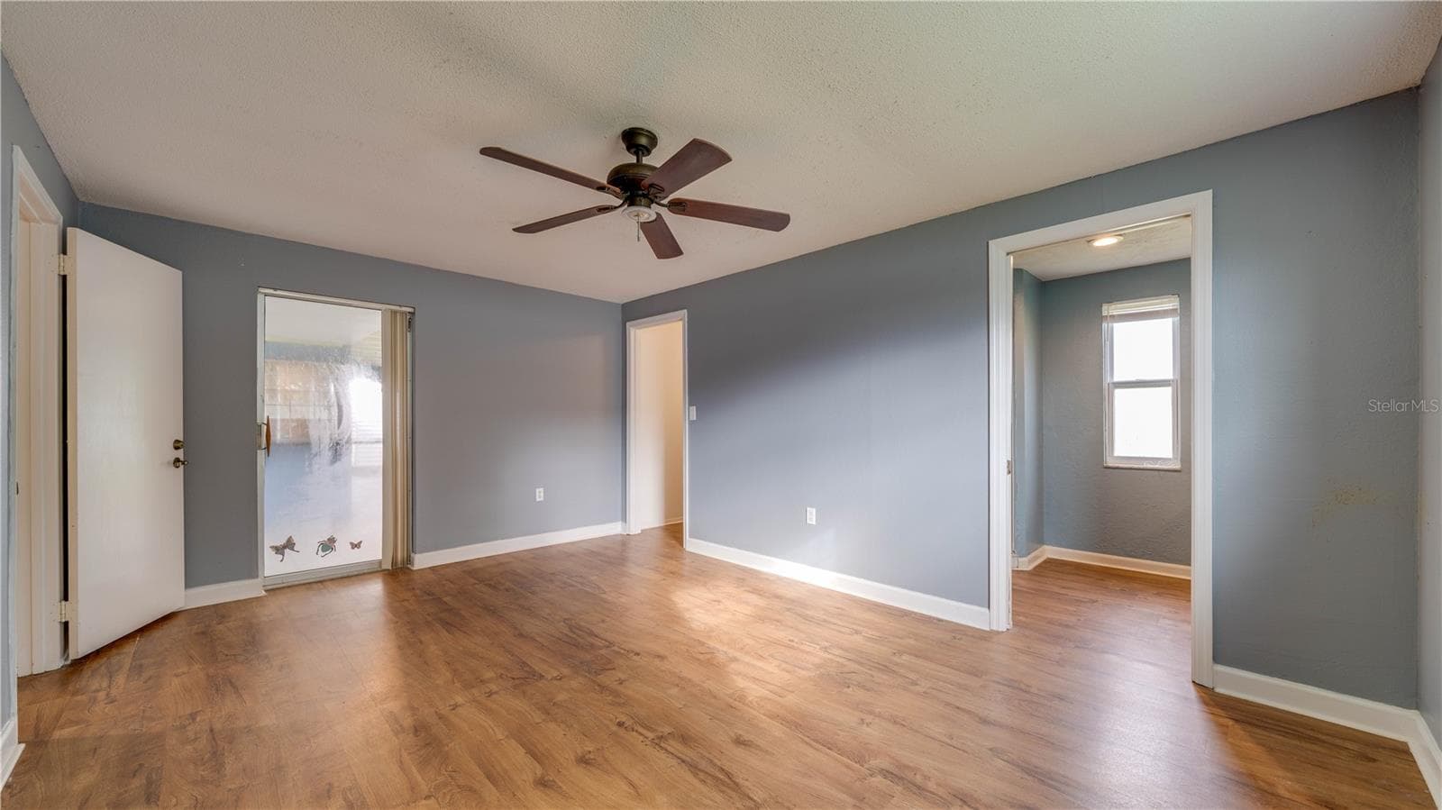 The Primary Suite provides access to the tiled lanai. - 909 SE 27TH ST, CAPE CORAL