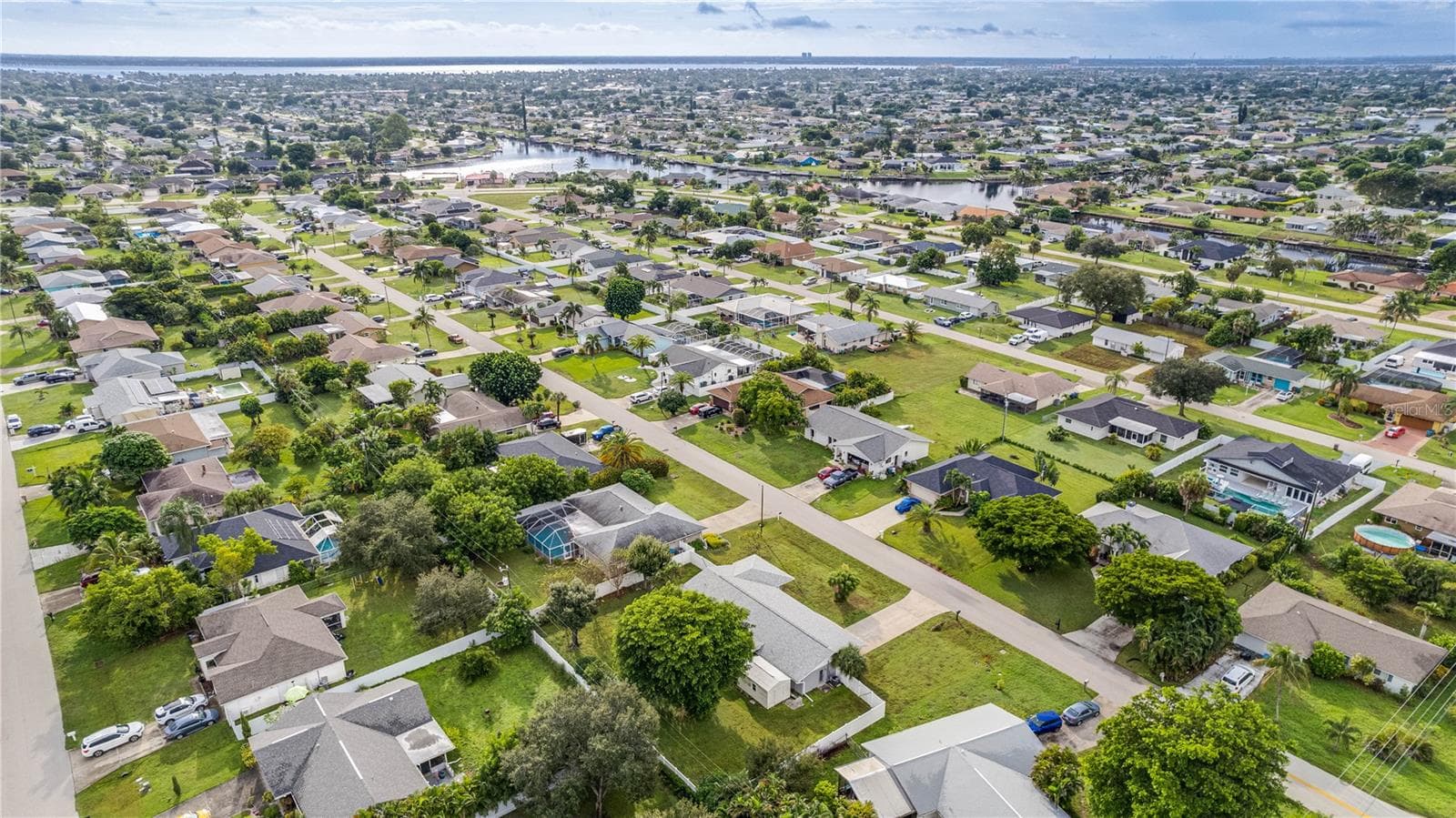 Expansive residential landscape featuring a 400 mile canal system. - 909 SE 27TH ST, CAPE CORAL