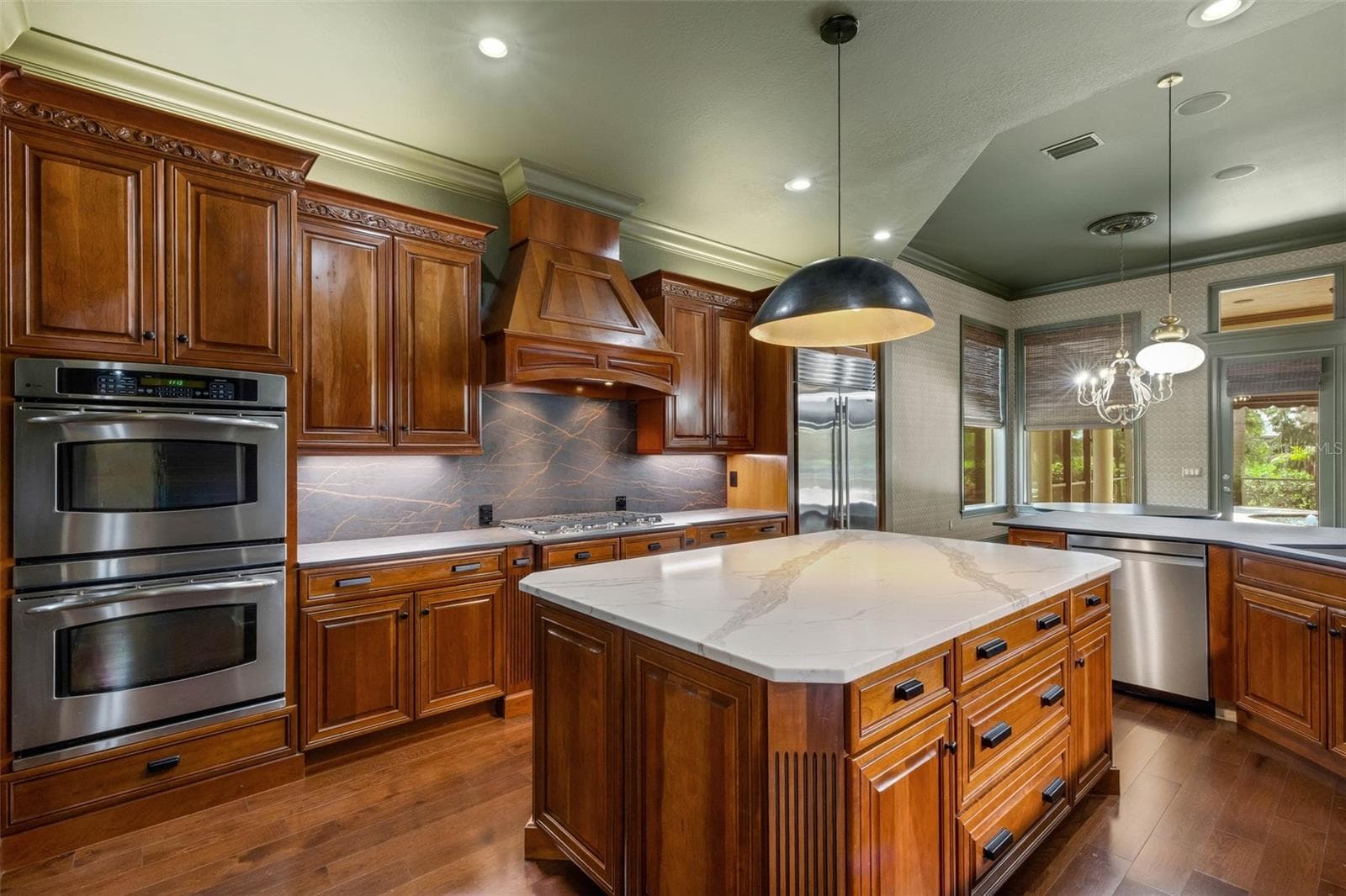and looks great from any angle! - 2734 BELLERIVE DR, LAKELAND