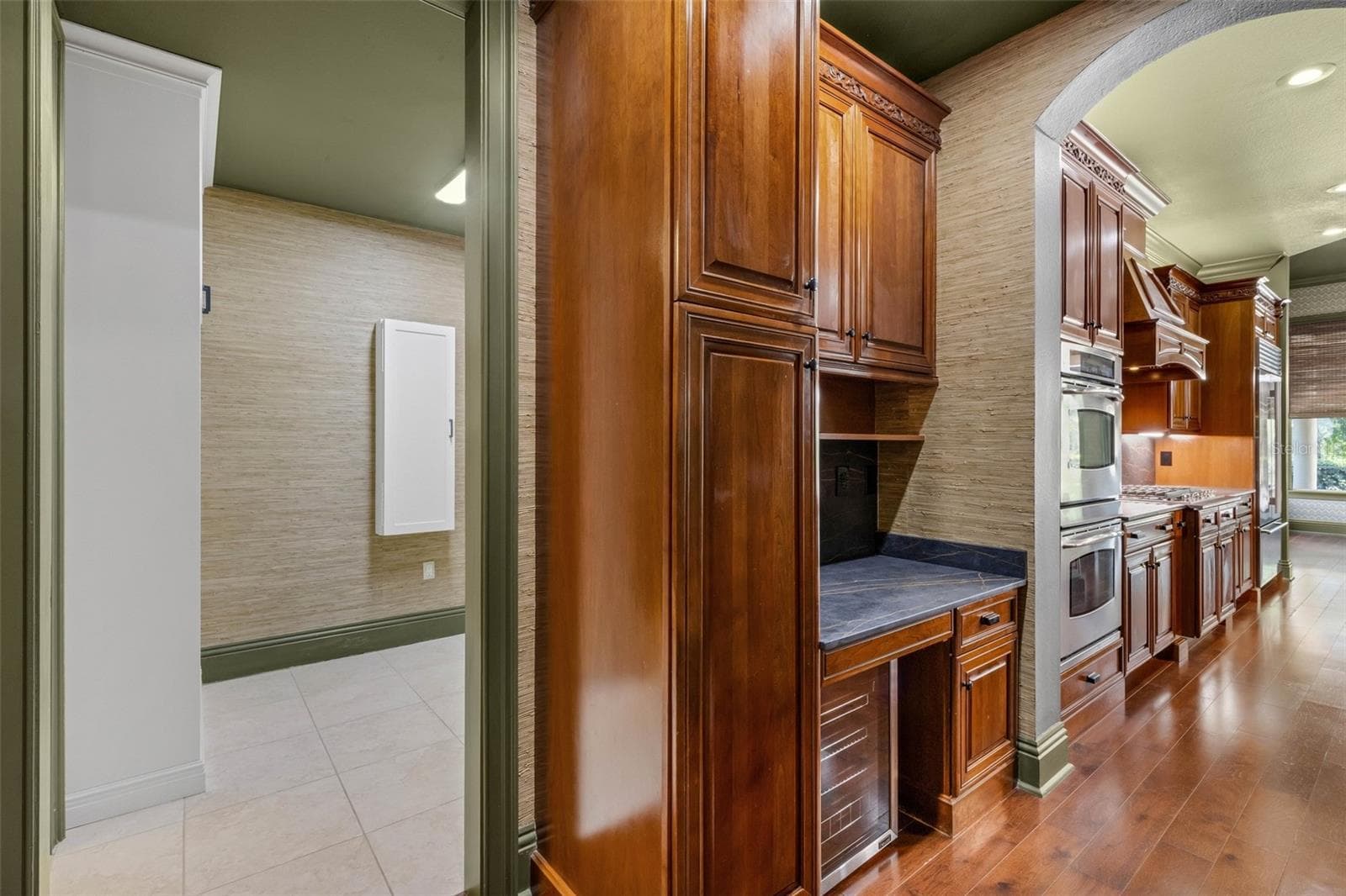 spaces so functional you'll wonder what you ever did without them. - 2734 BELLERIVE DR, LAKELAND