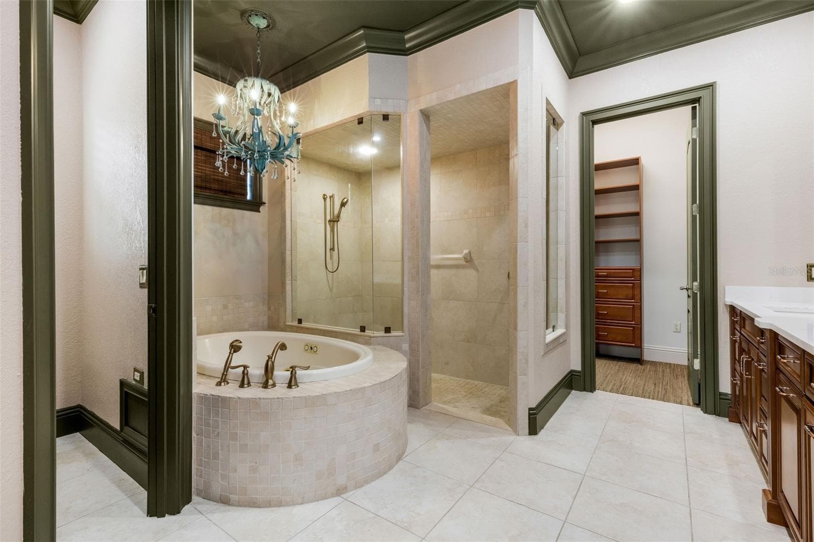 The deep jetted tub and fully tiled walk-in shower. - 2734 BELLERIVE DR, LAKELAND