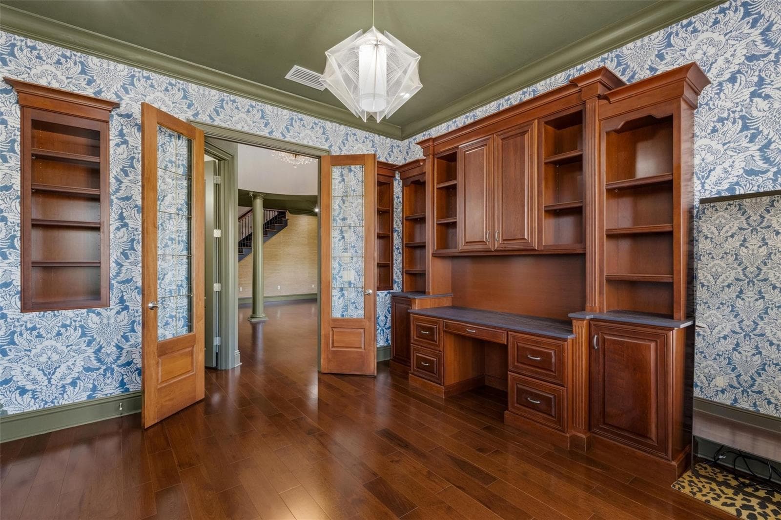 With a full wall of built-in for a great look and optimal storage opportunities. - 2734 BELLERIVE DR, LAKELAND