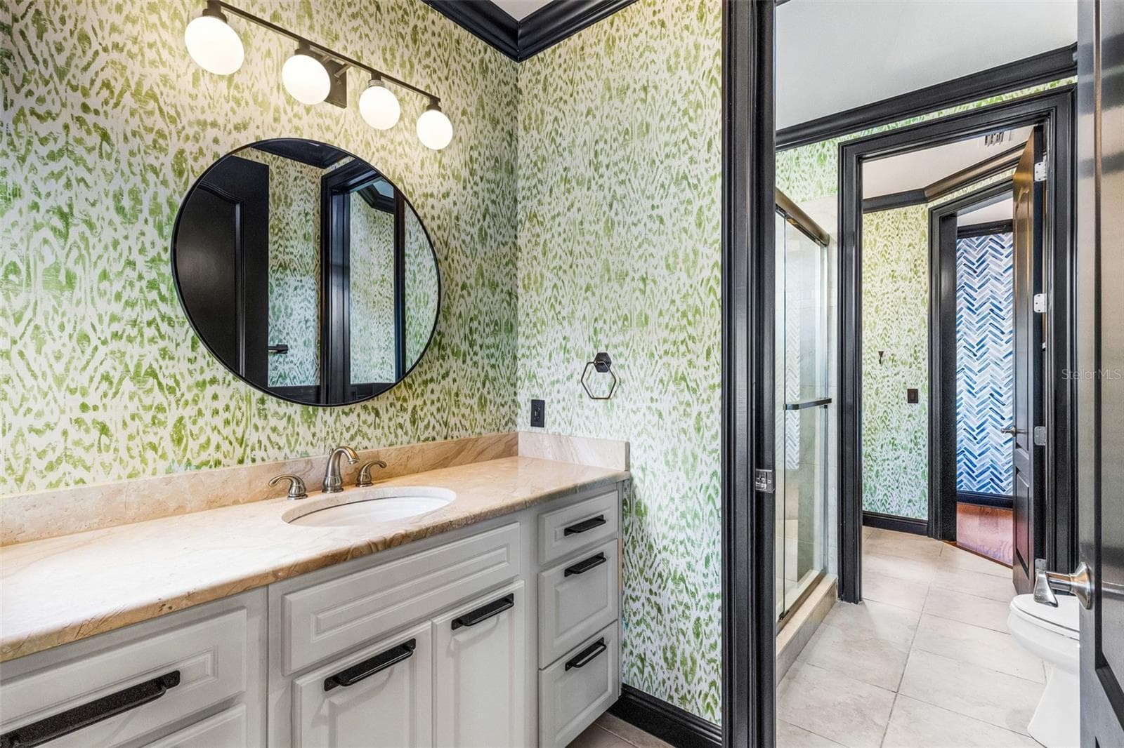 a private bathroom vanity area to the shared "J & J" bathroom. - 2734 BELLERIVE DR, LAKELAND