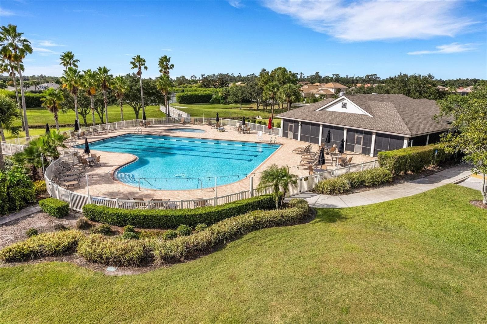 The oversized pool has tons of deck space. - 2734 BELLERIVE DR, LAKELAND
