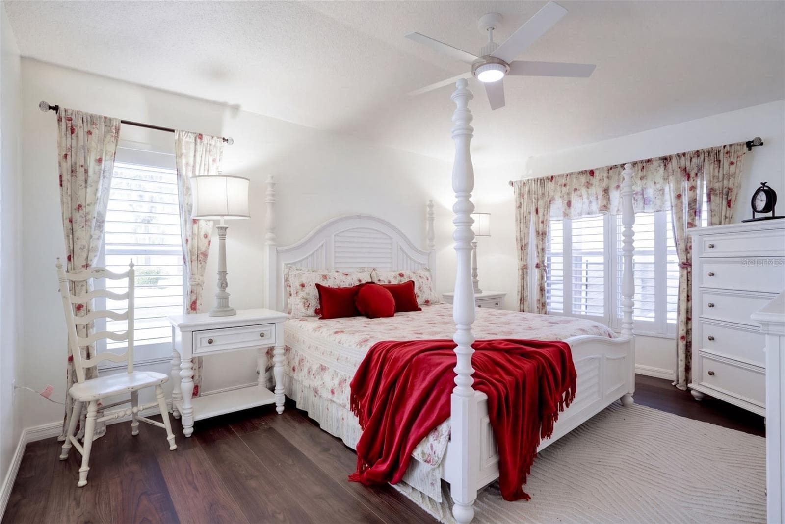 Primary Suite Overlooking Pool - 4601 FORMBY CT, KISSIMMEE