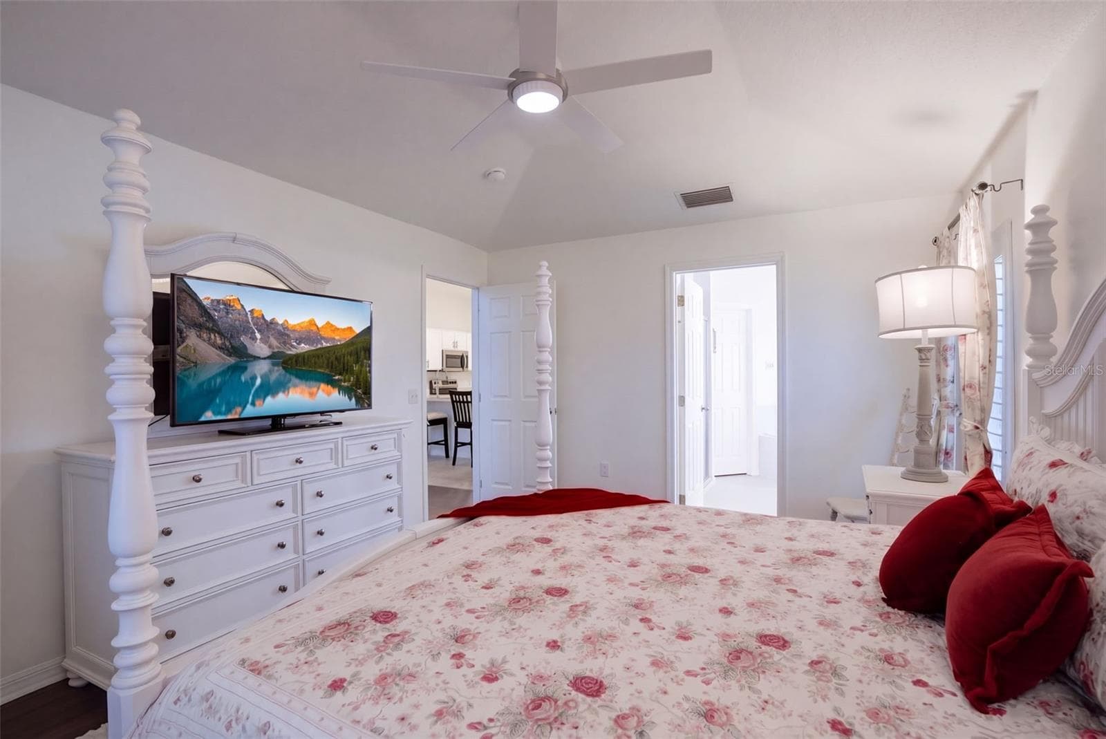 Primary Suite Overlooking Pool - 4601 FORMBY CT, KISSIMMEE
