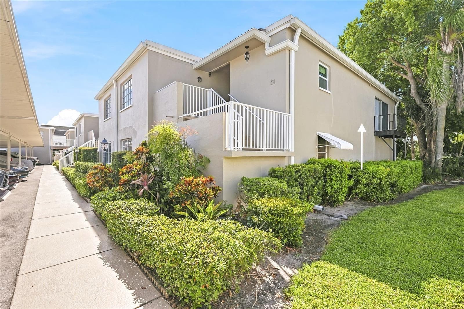 End Unit - 919 OSCEOLA RD #207, BELLEAIR