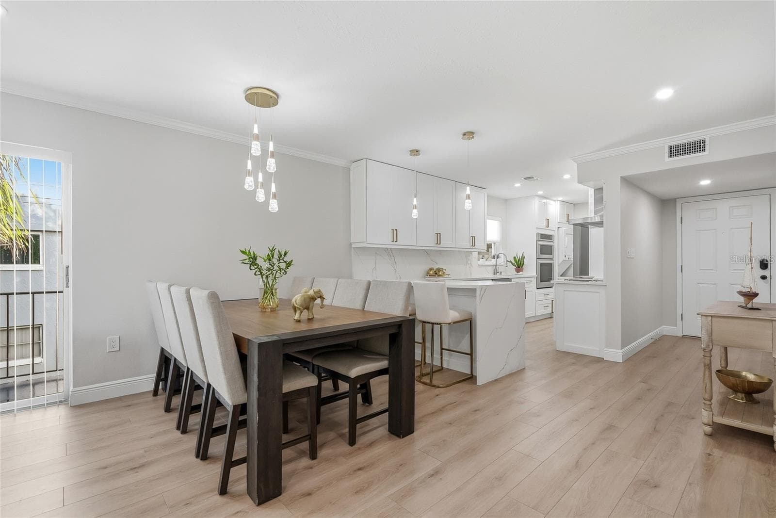 Dining - 919 OSCEOLA RD #207, BELLEAIR